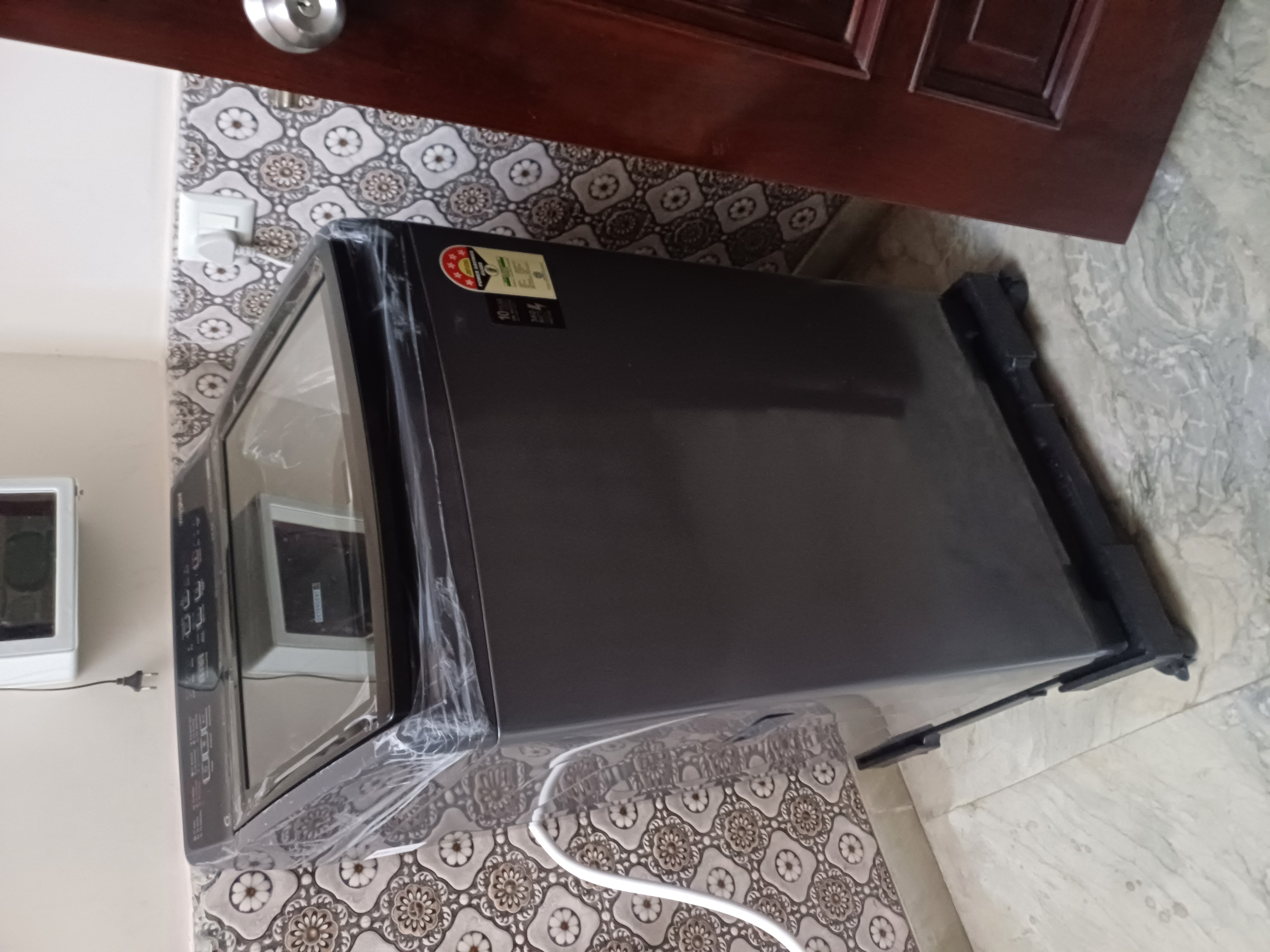 WHIRLPOOL Washing Machine available for sale