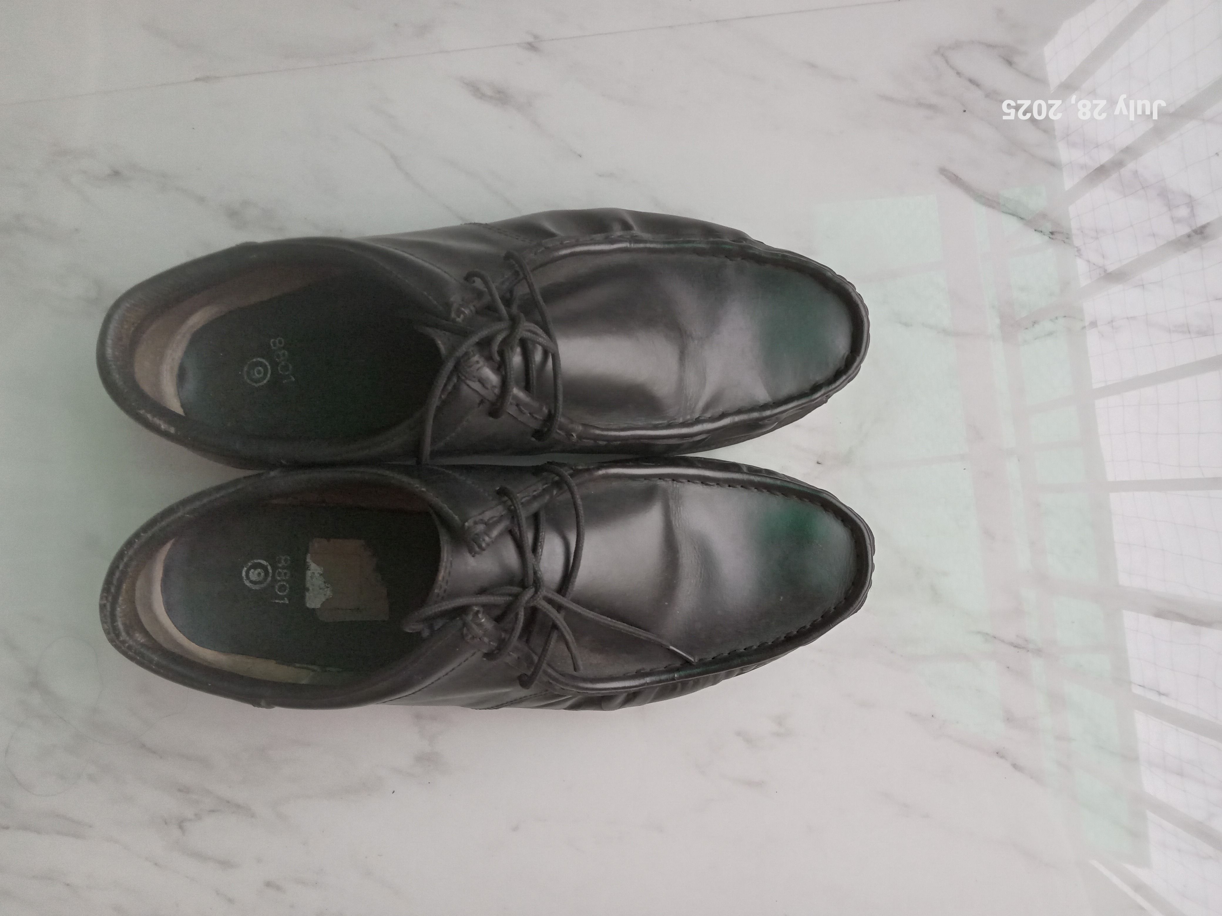 Men's leather shoes  available for sale
