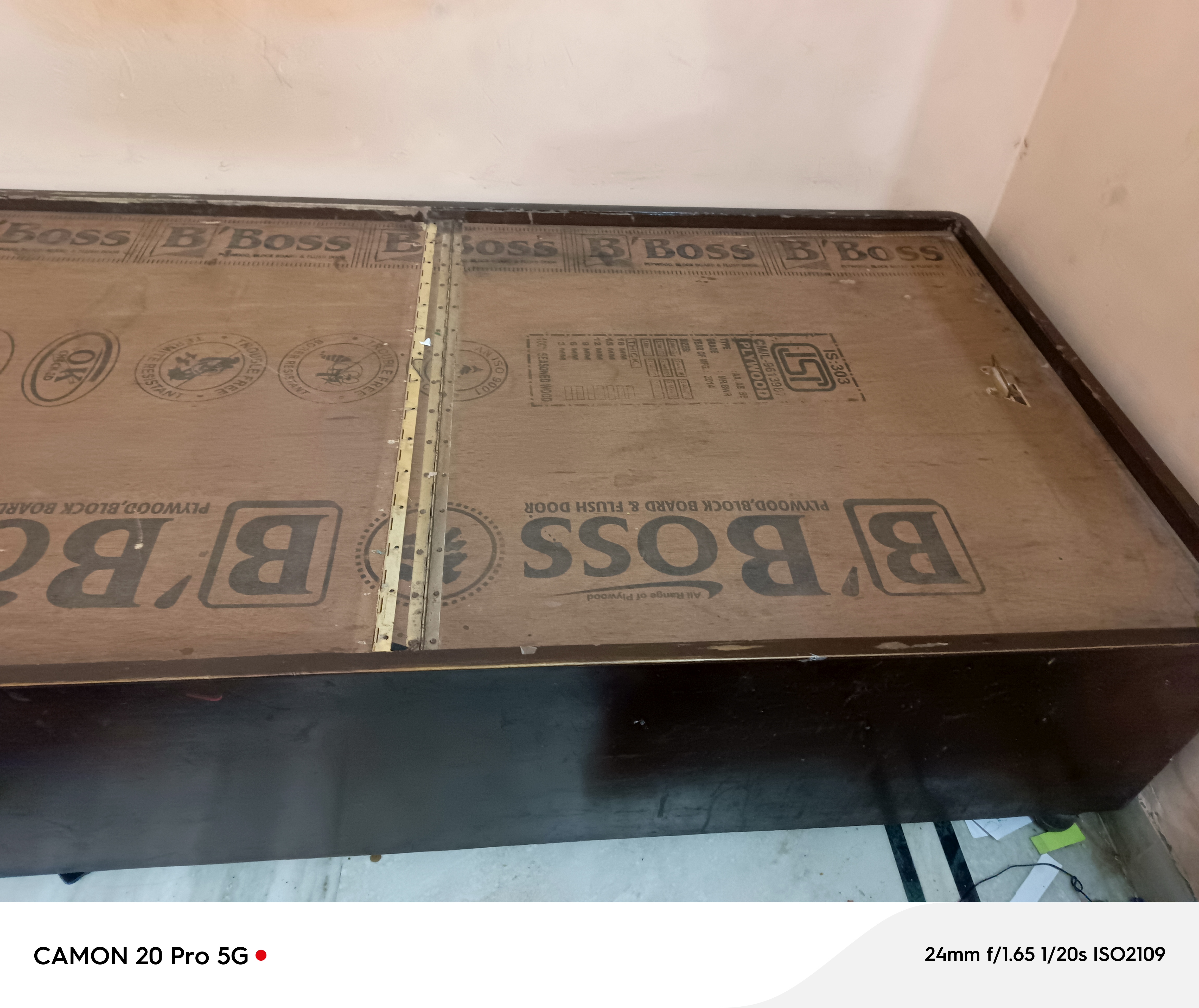 Single diwan with box available for sale