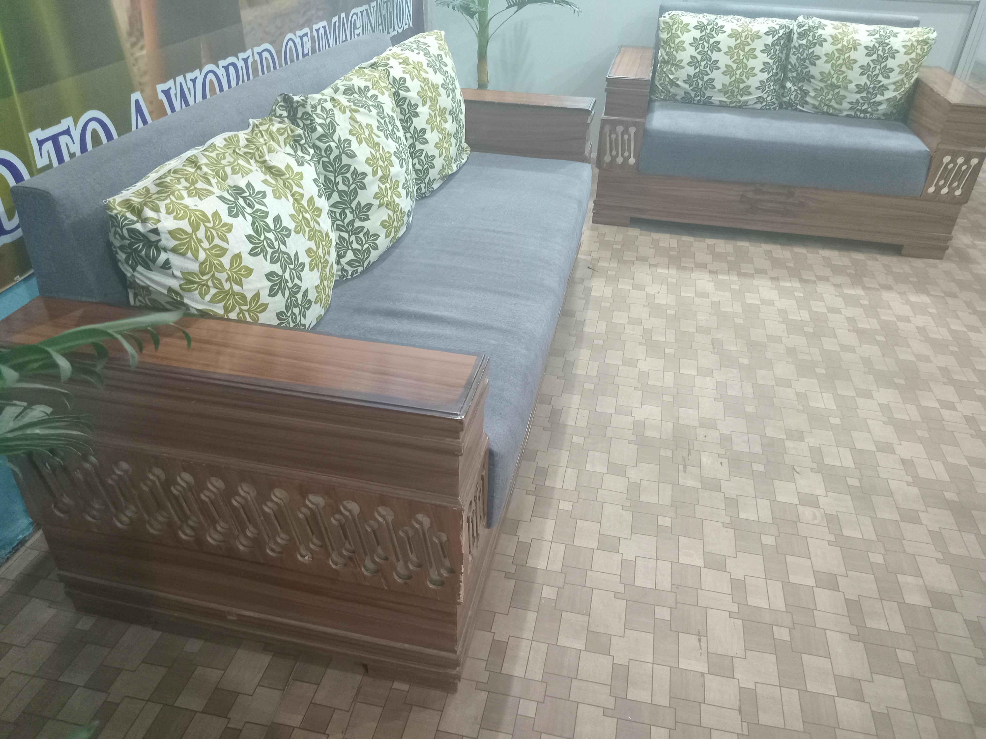 Urgent Sell 5 Seater Sofa Set in Very Good Condition available for sale