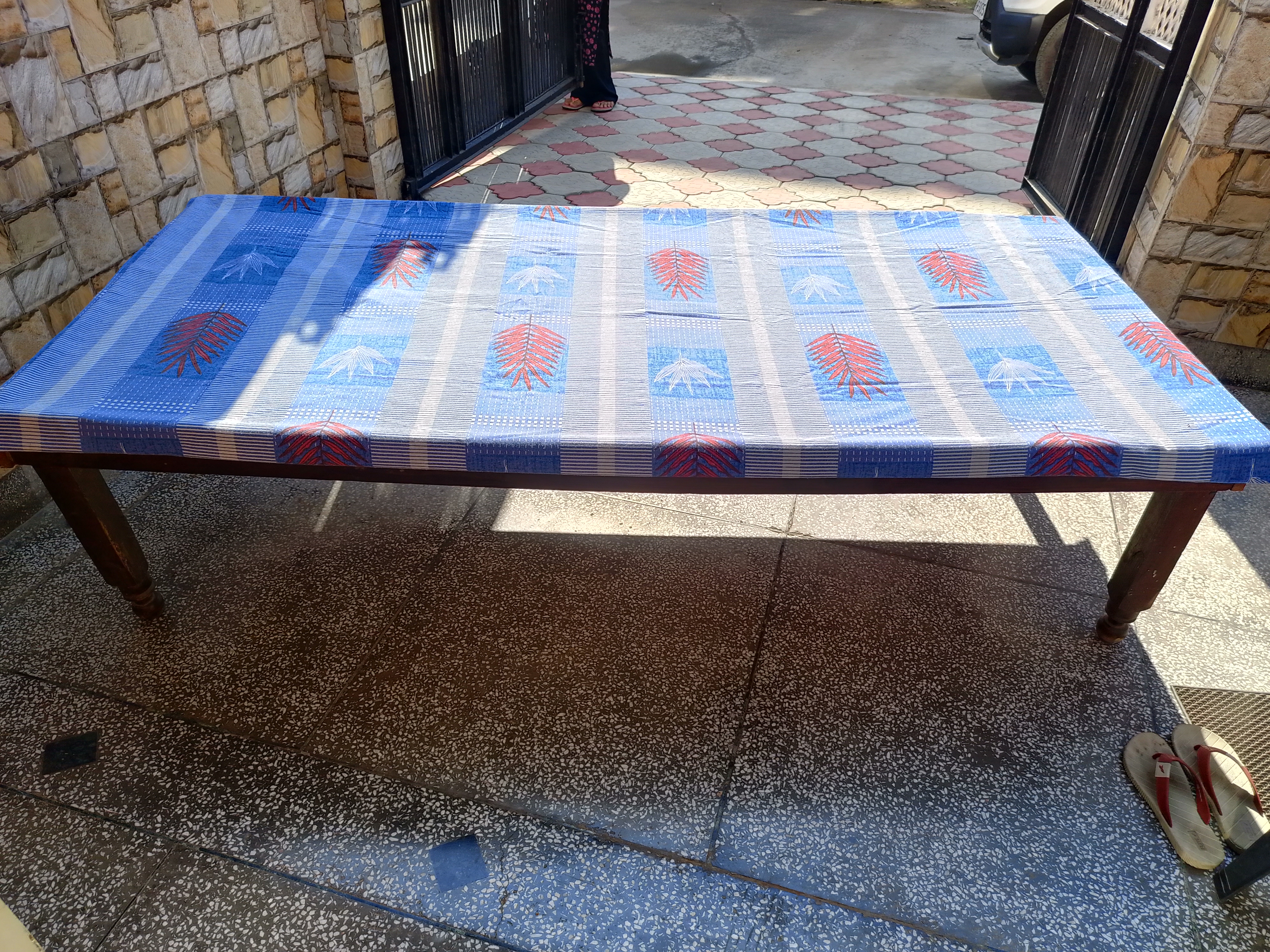 Single bed available for sale