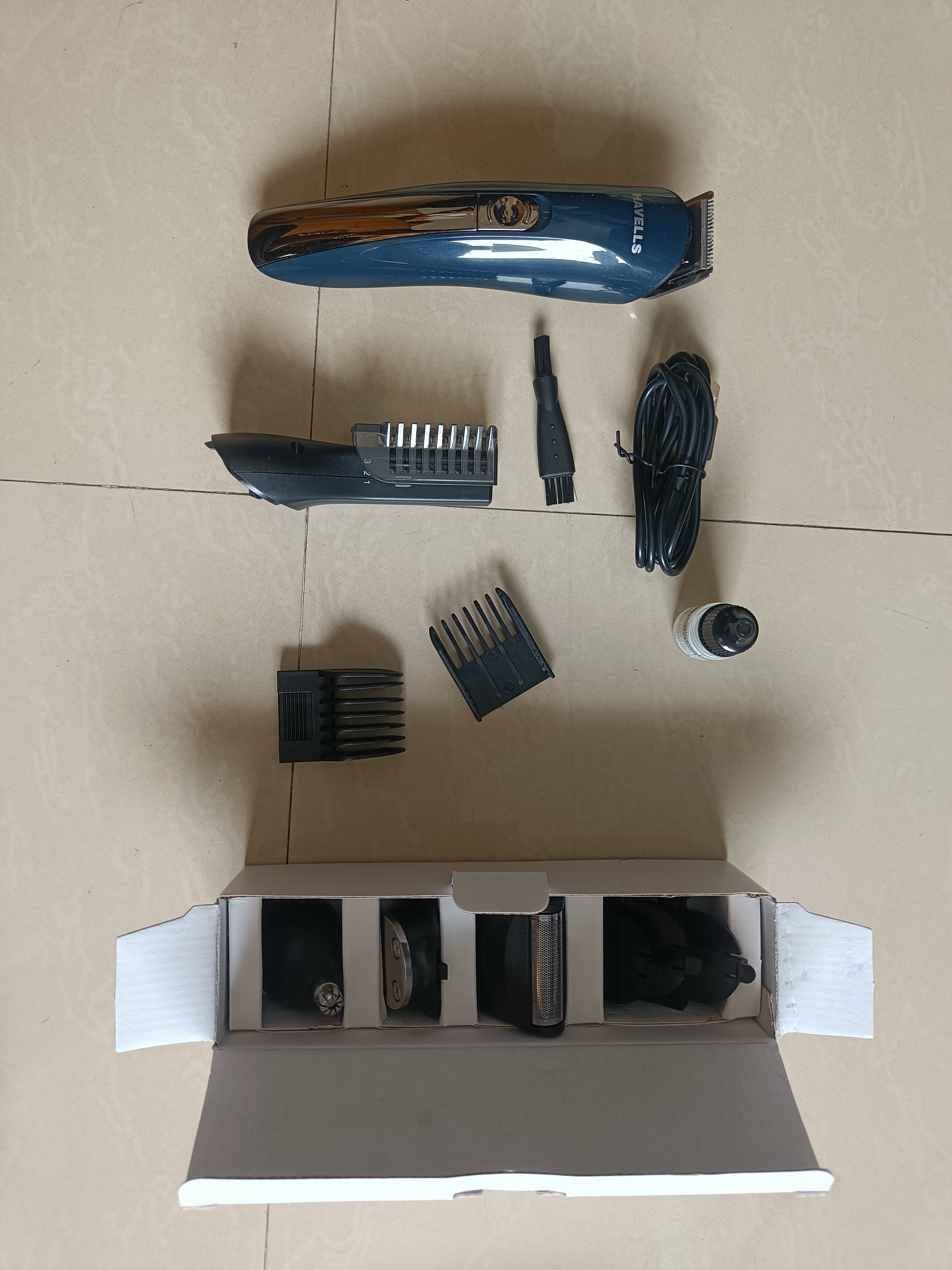 ALPHA GROOMING KIT HAVELLS available for sale