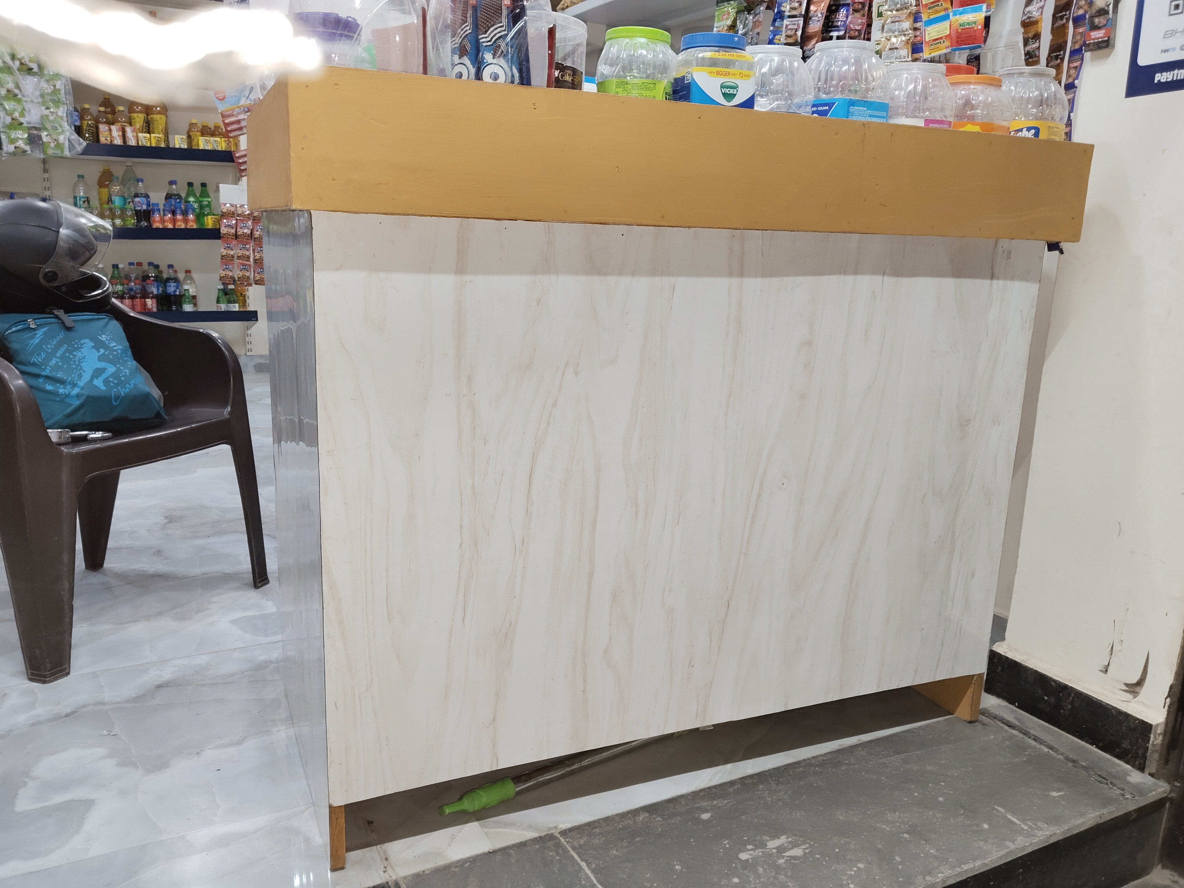 Wooden counter size 4x2 available for sale
