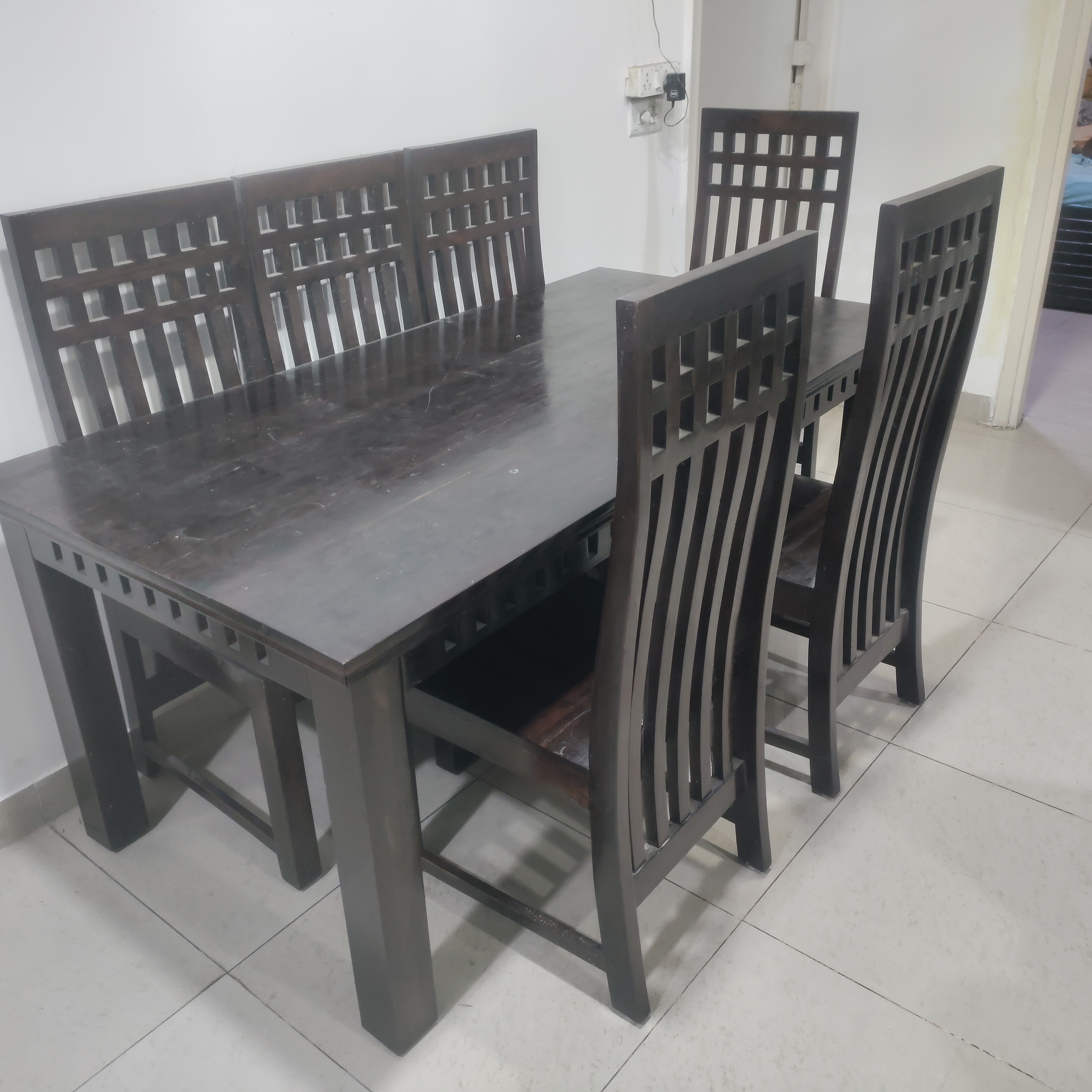 6 seaters Dinning table Solid wood available for sale