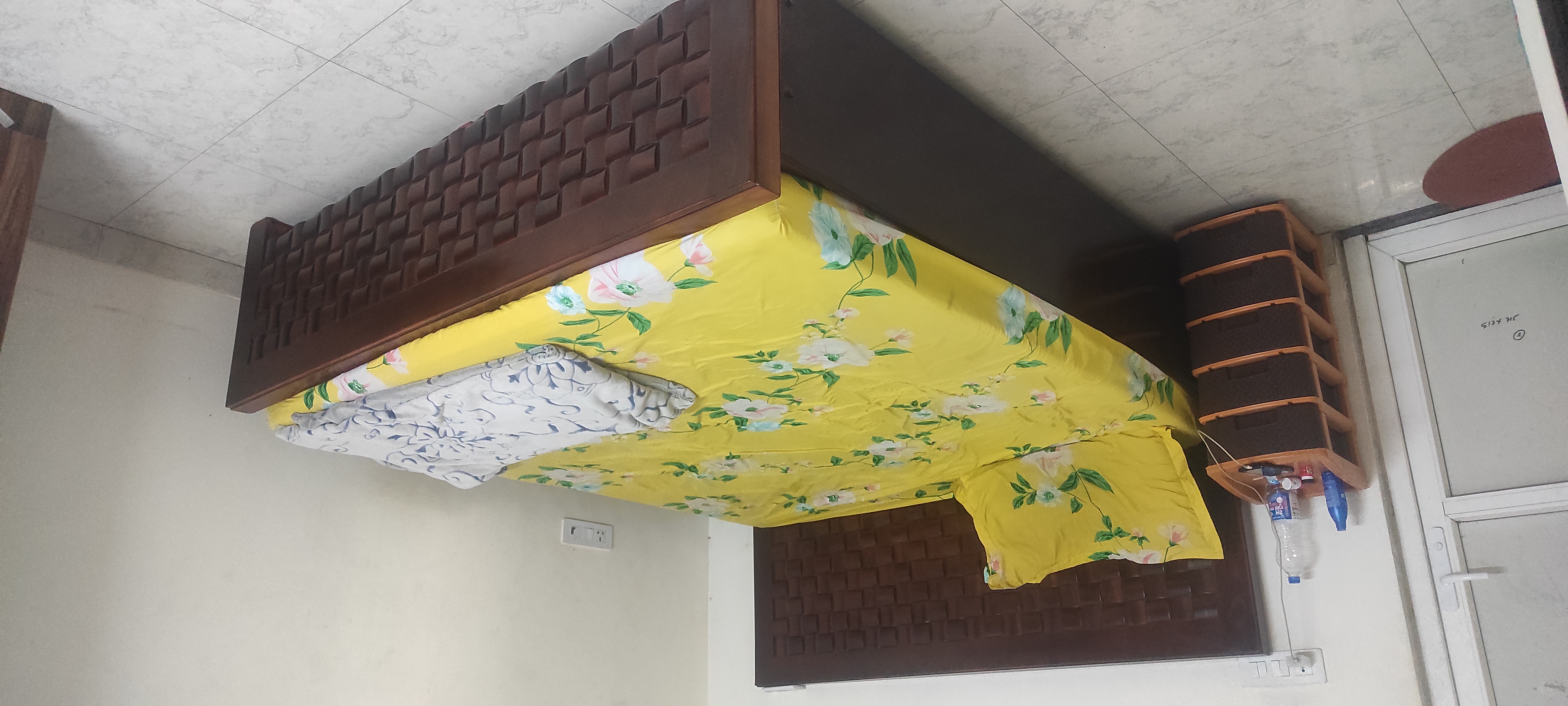 Double bed with 7 days old  available for sale