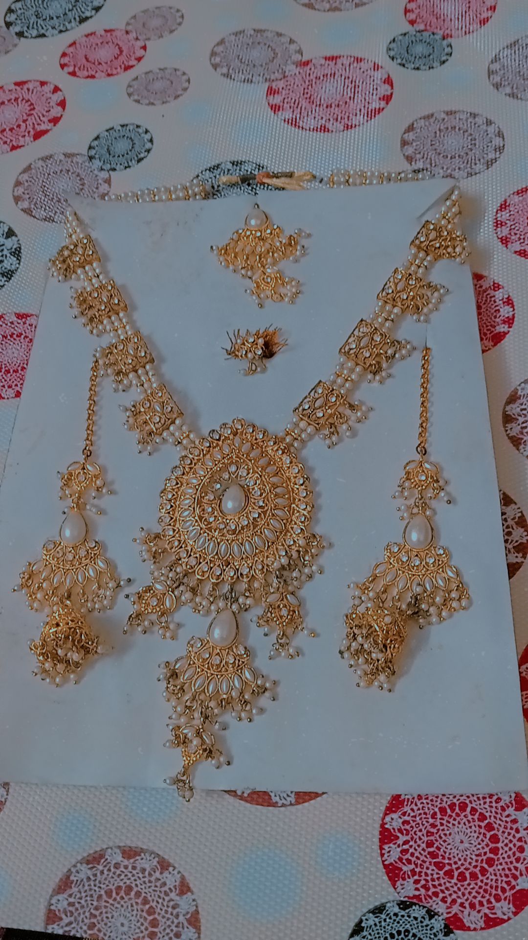Allure graceful jewellery set  available for sale