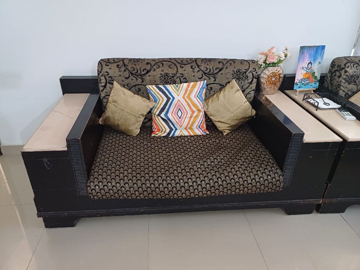 6 seater Sofa available for sale