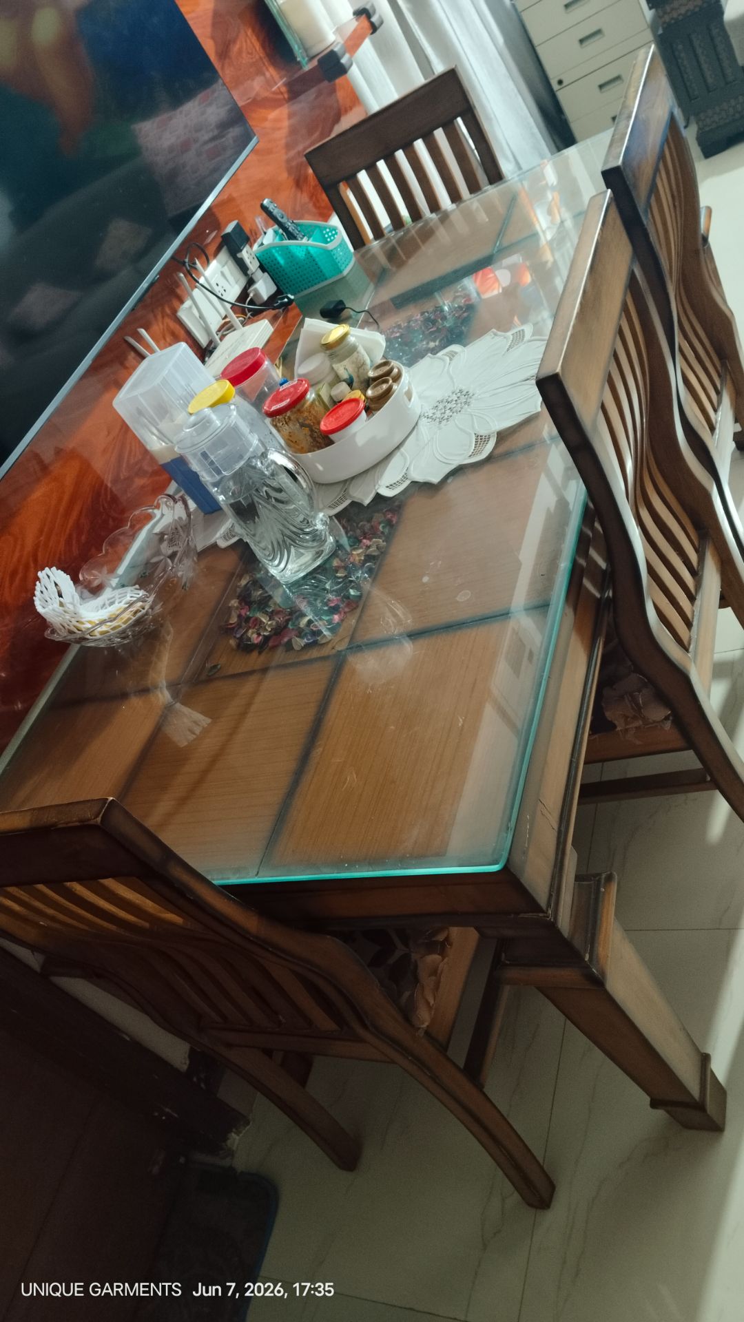Dinning table available for sale