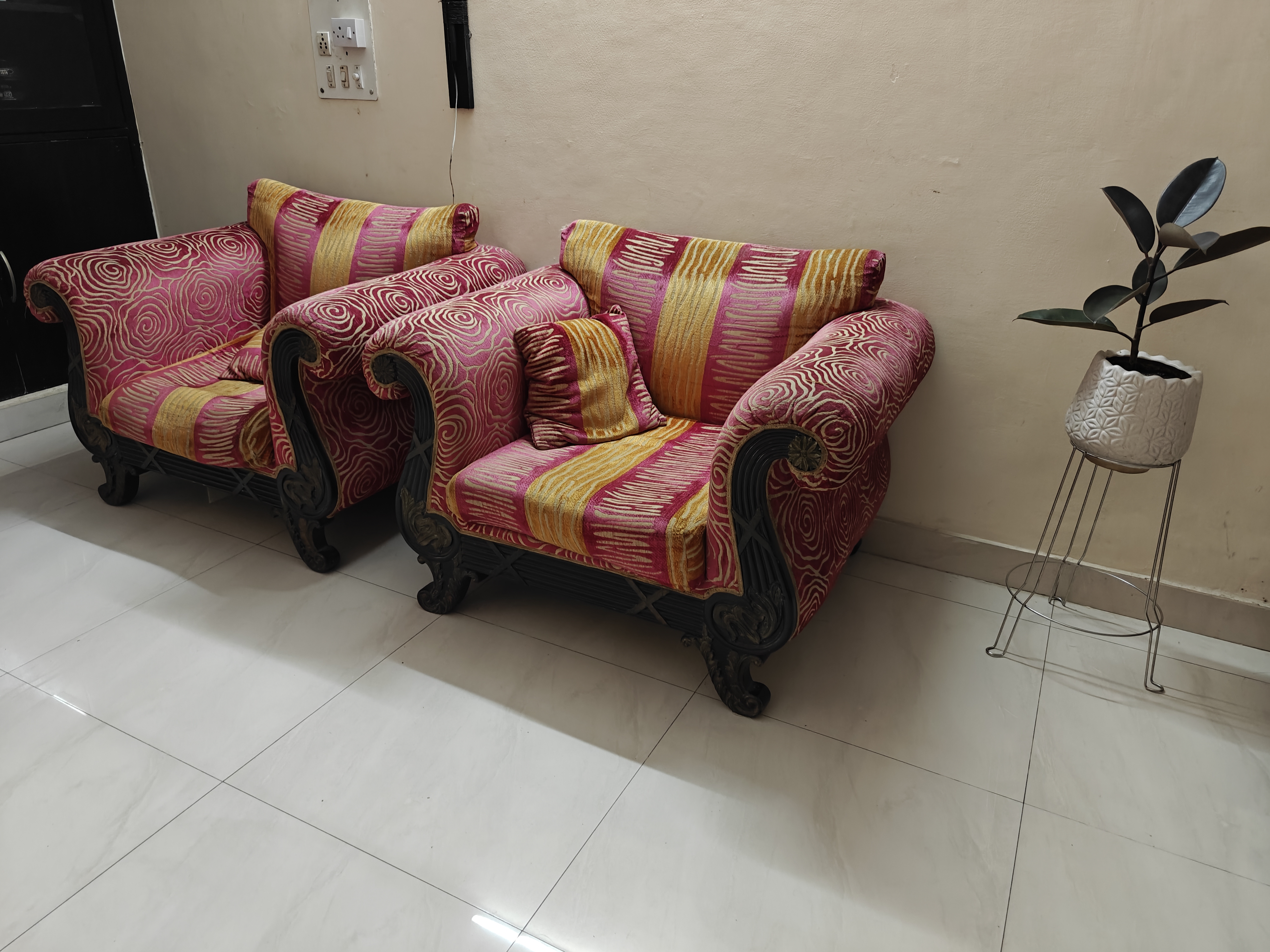 5 seater Sofa set available for sale