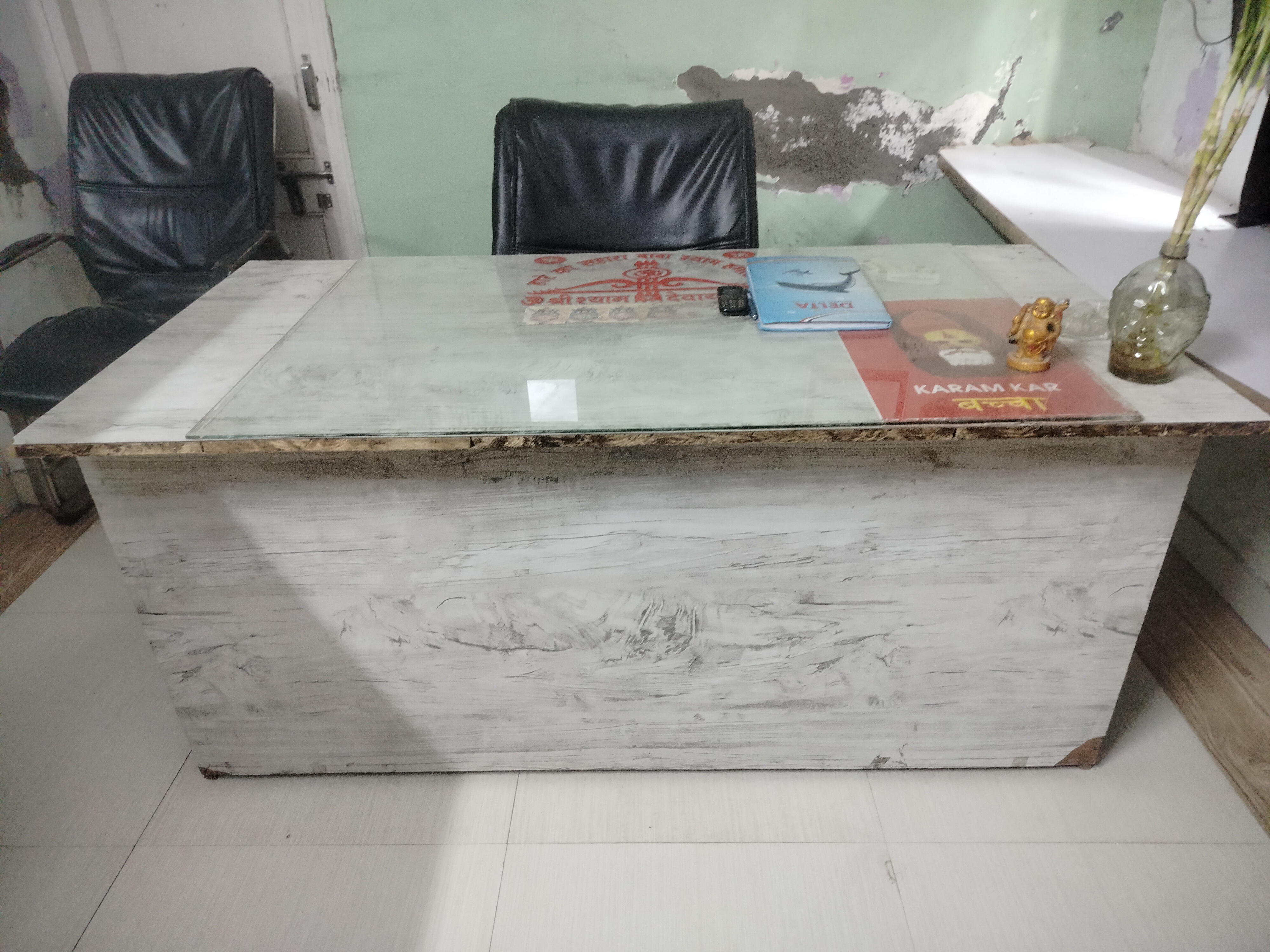 Counter tebal 8 sofha chair plastic 2 Boss chair computer tebal cooling tebal available for sale