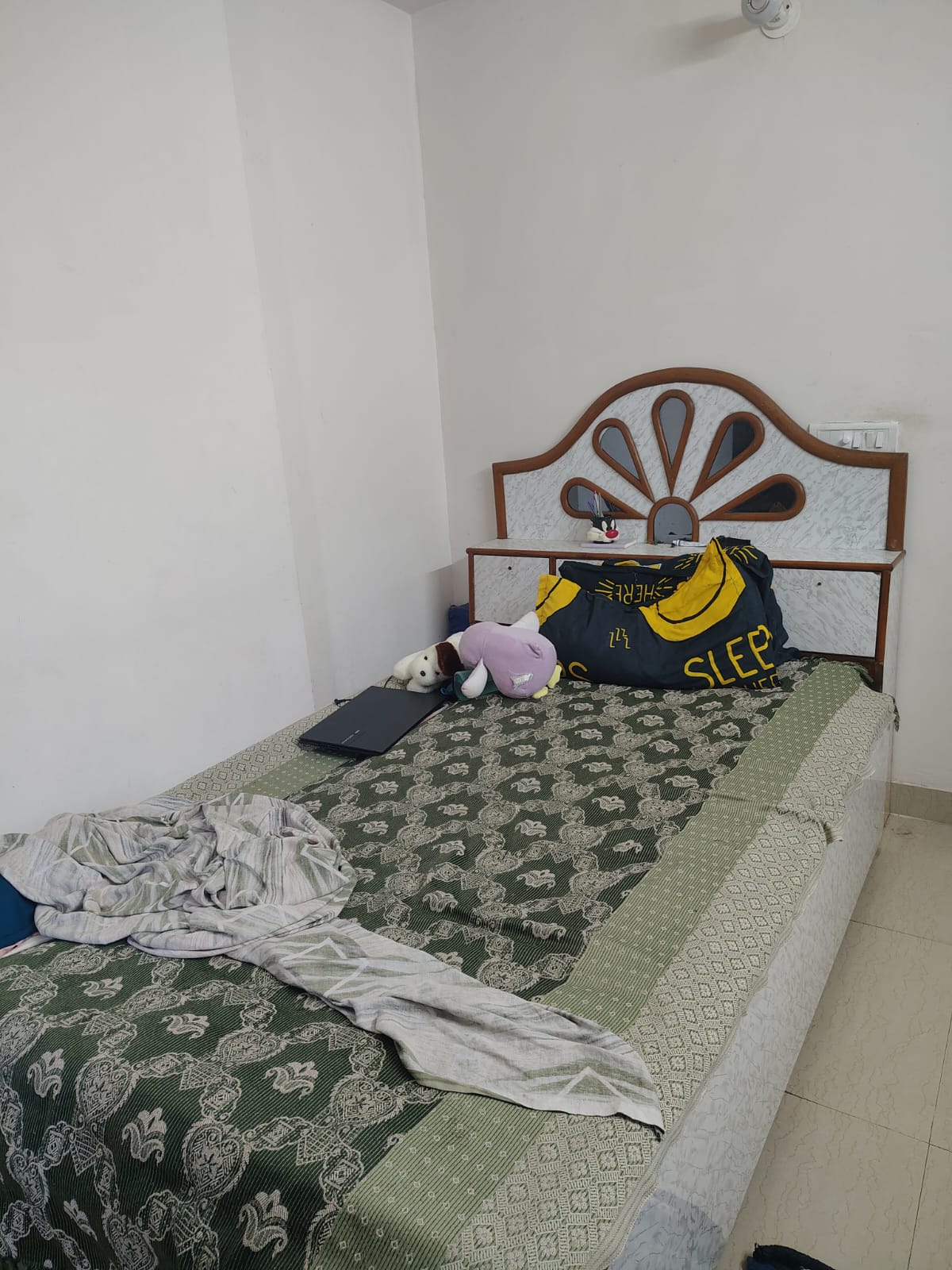 Single box bed 6 x4 available for sale