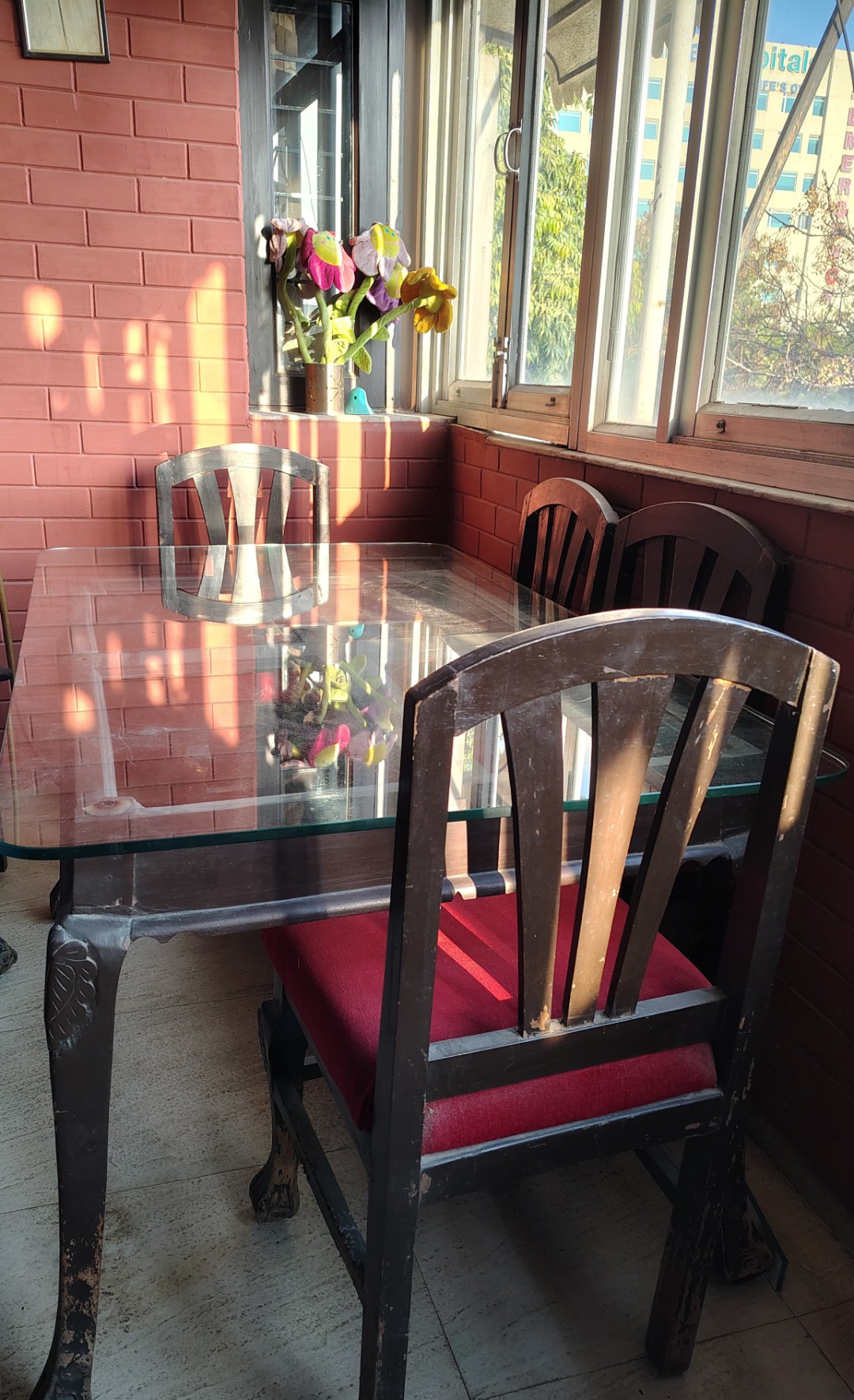 6 seater dining table available for sale