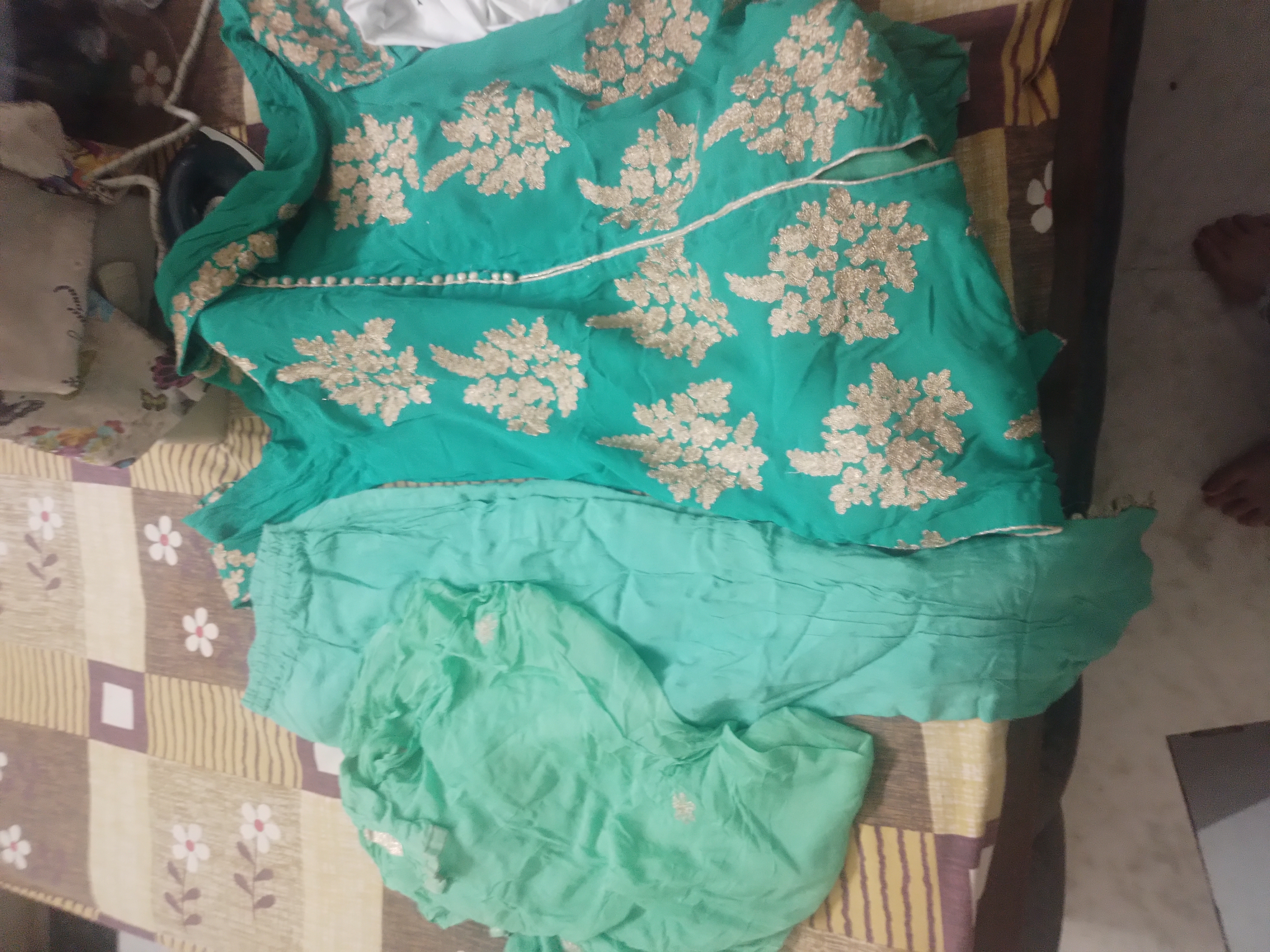 Suits green party wear sale kar  available for sale