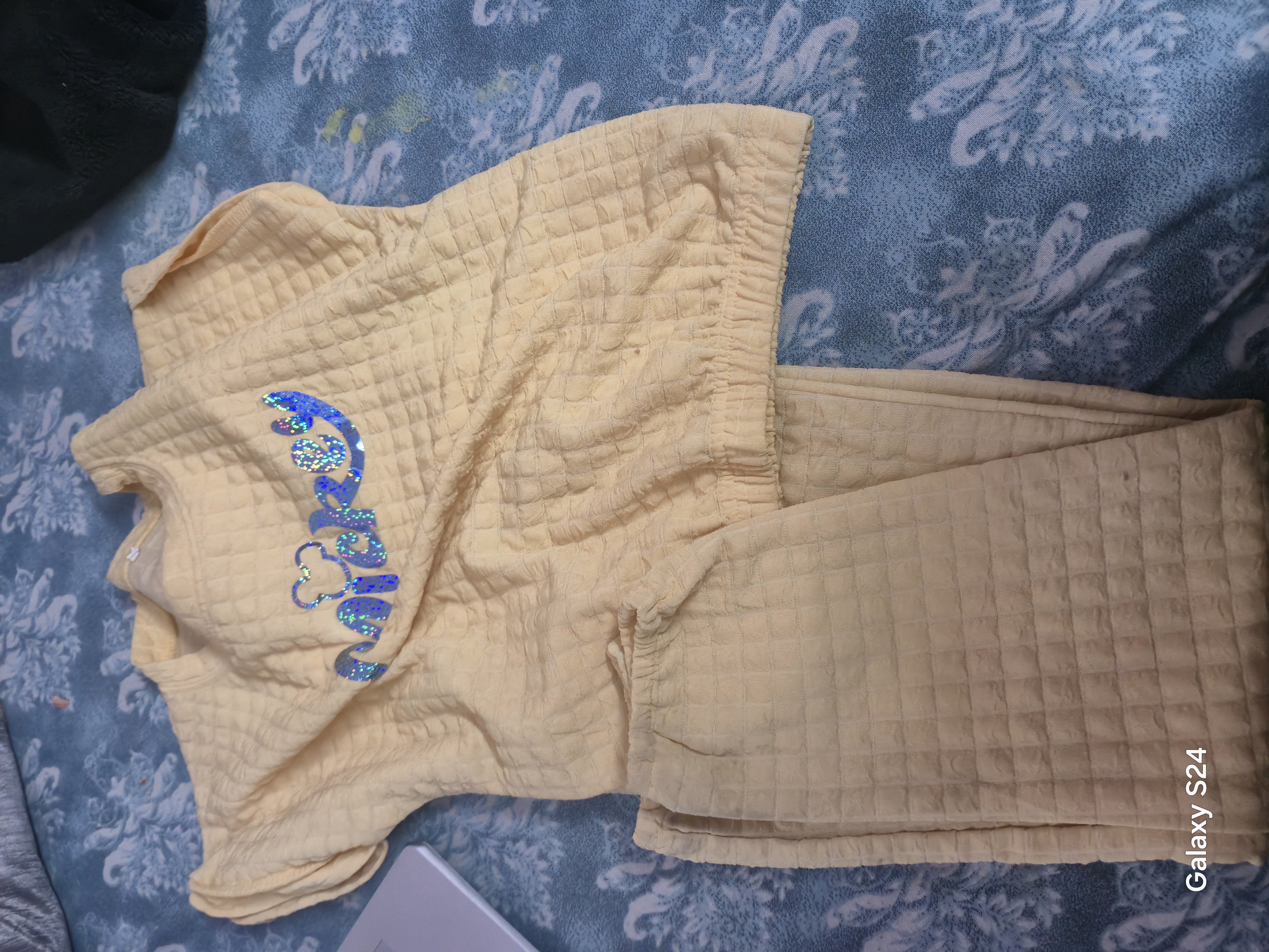 Beautiful dress for kids aged 7 years available for sale