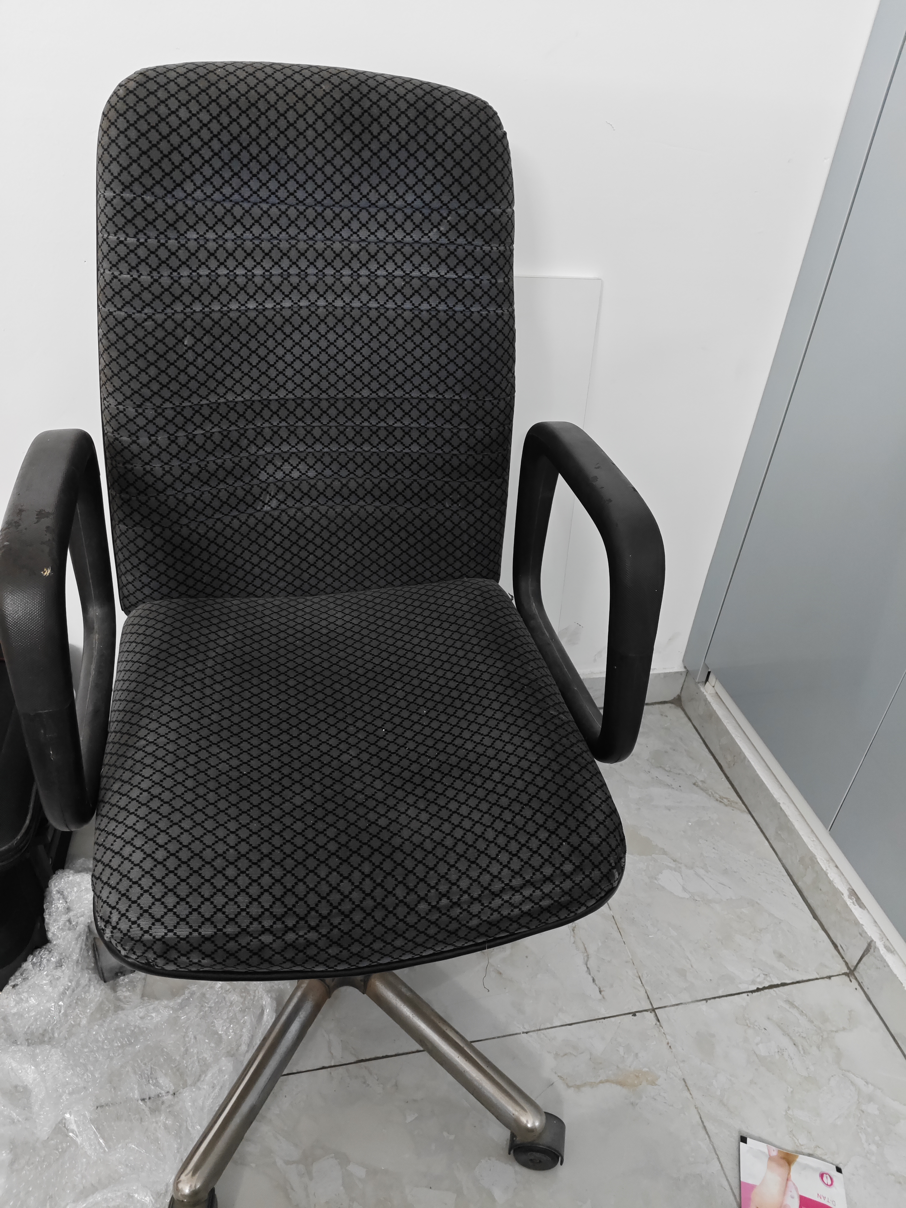 Office wheel chair and computer table available for sale