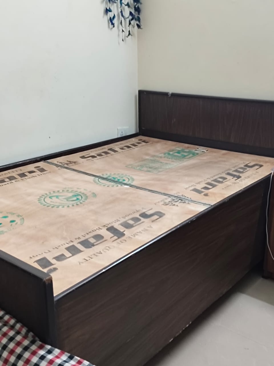 Single bed available for sale