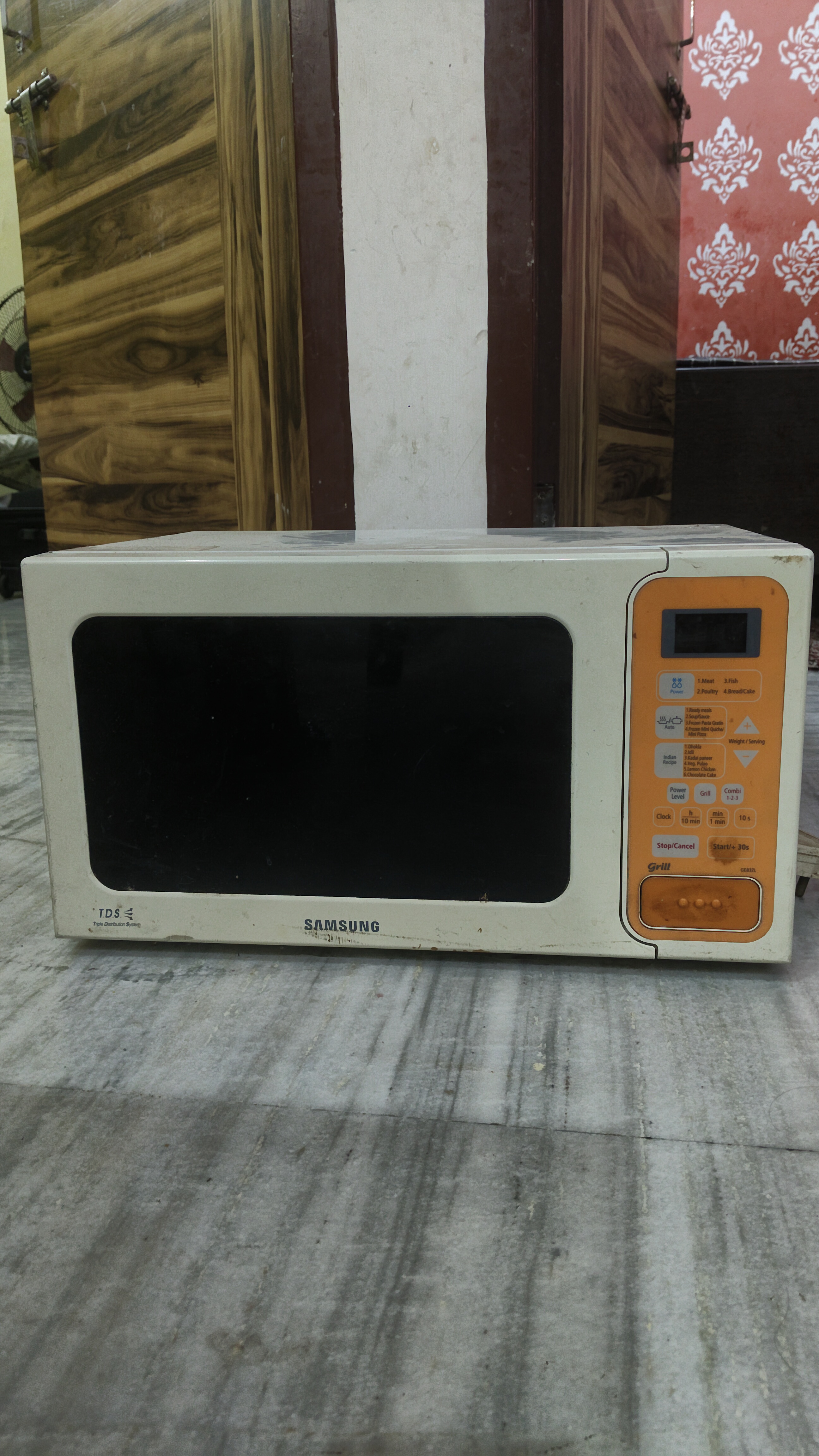 Microwave brand name Samsung available for sale