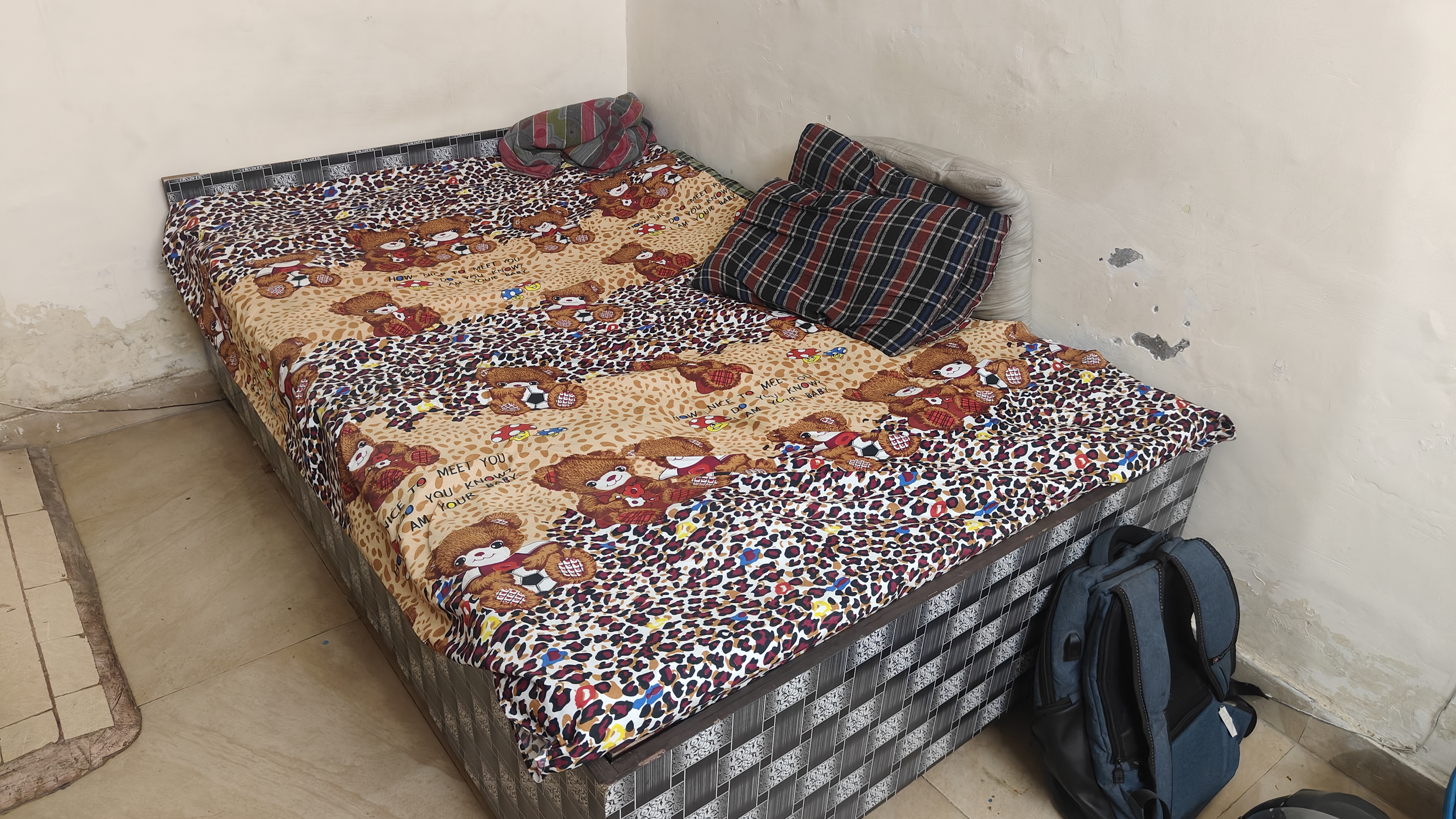 Single bed  available for sale