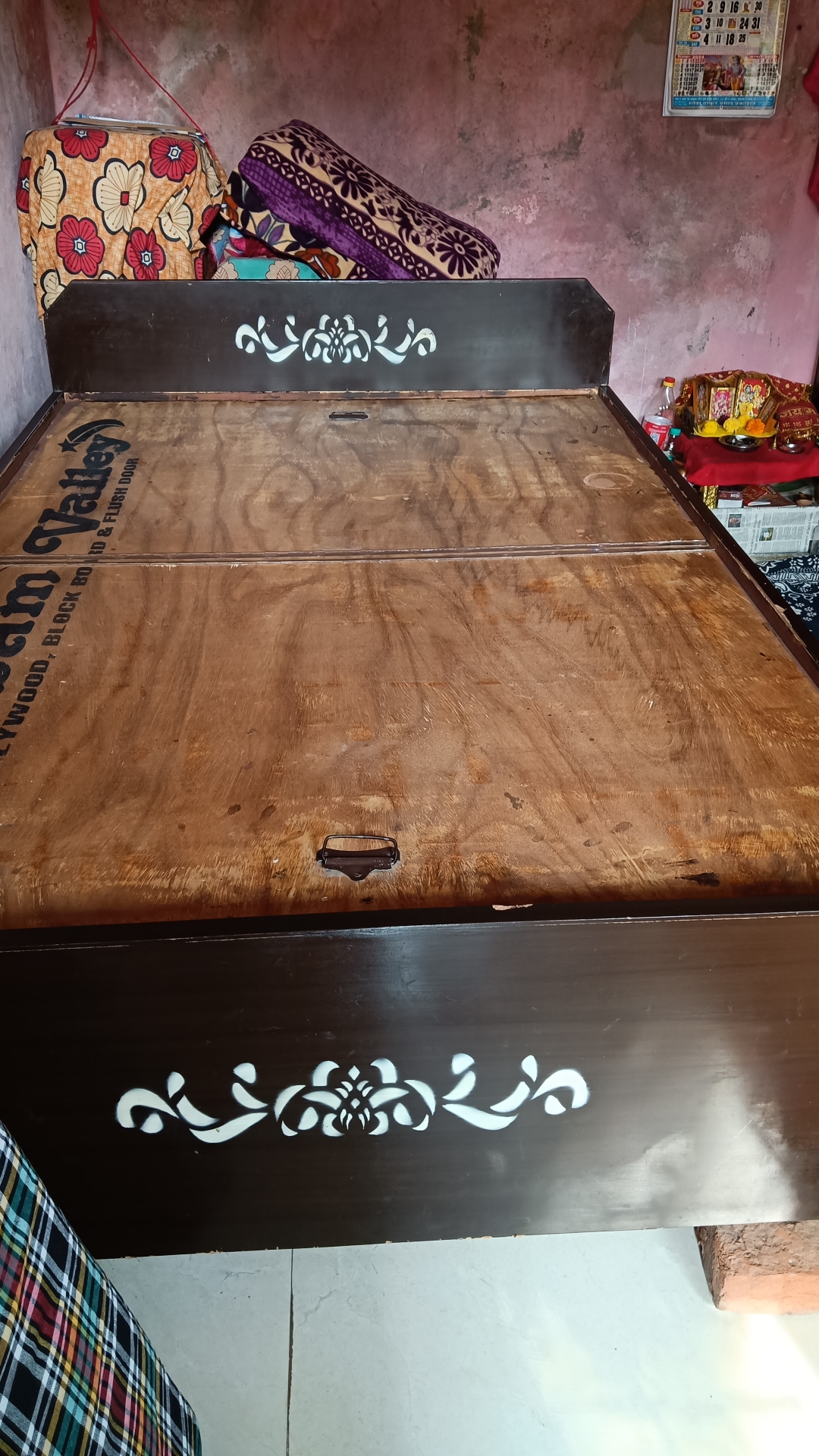 4 by 6 single bed available for sale