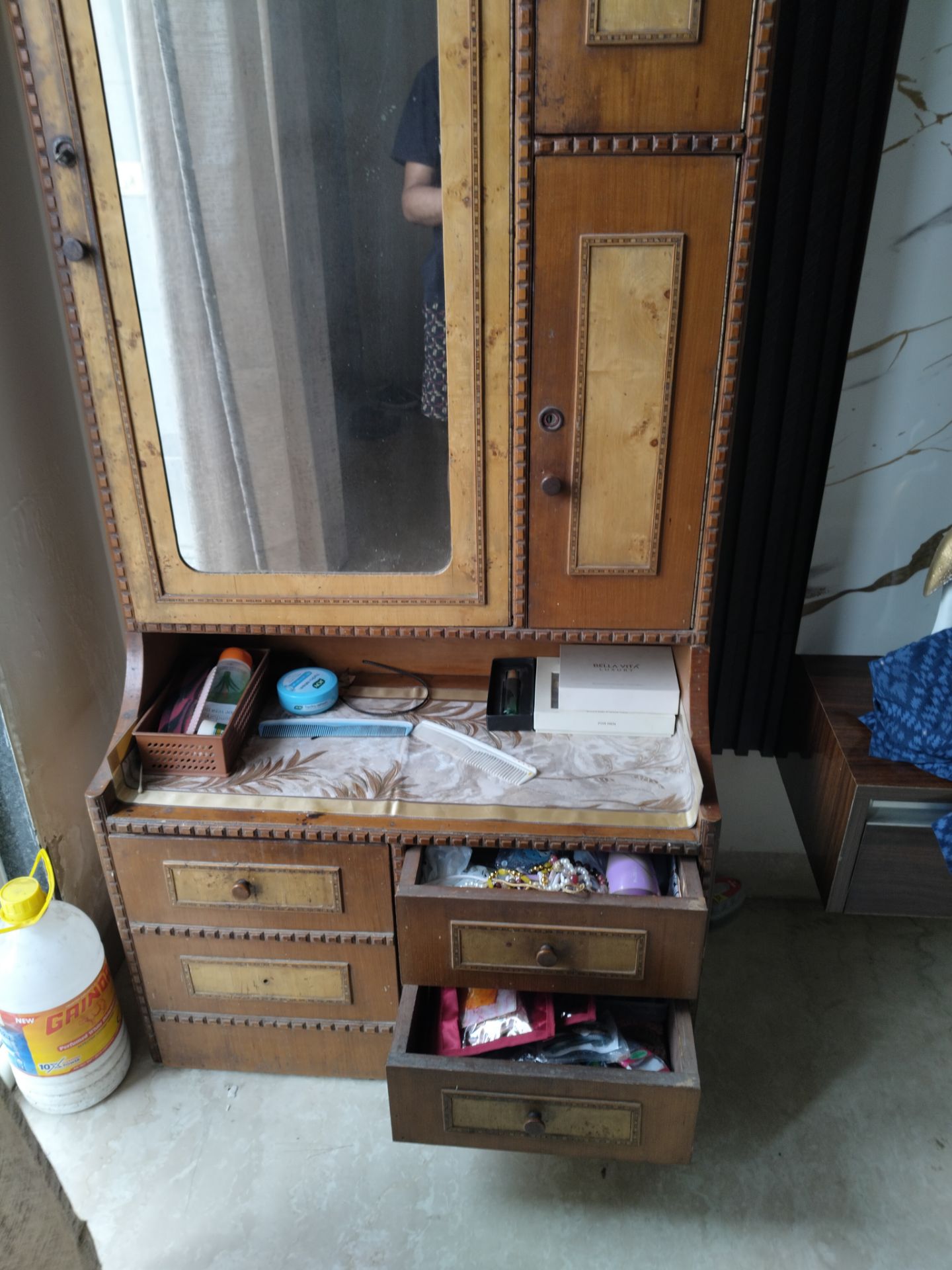 Dressing table  available for sale