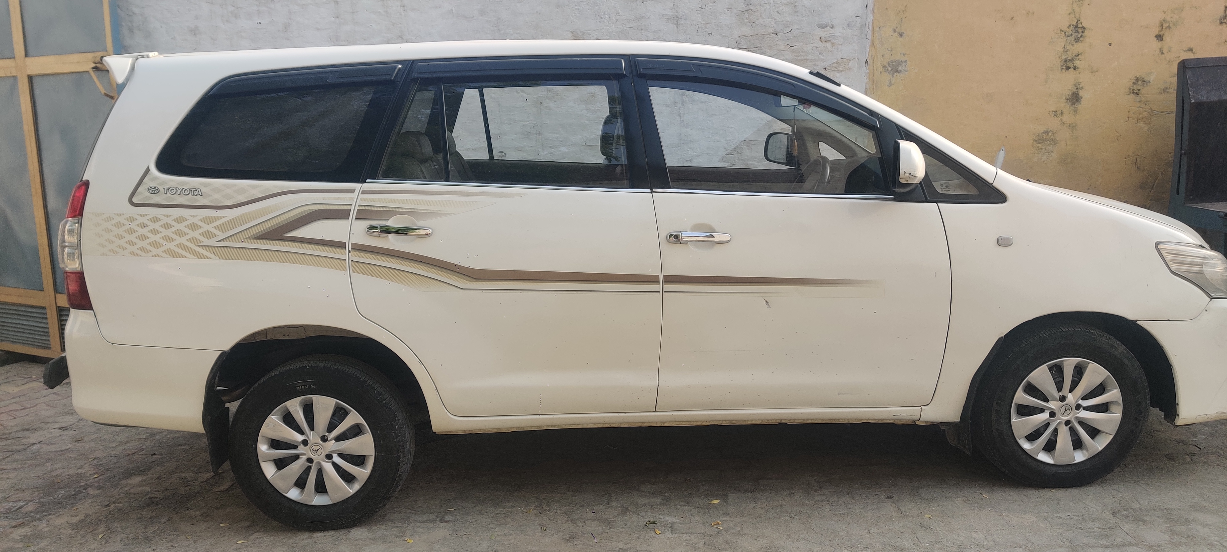 Toyota Innova 10 October 2016 available for sale