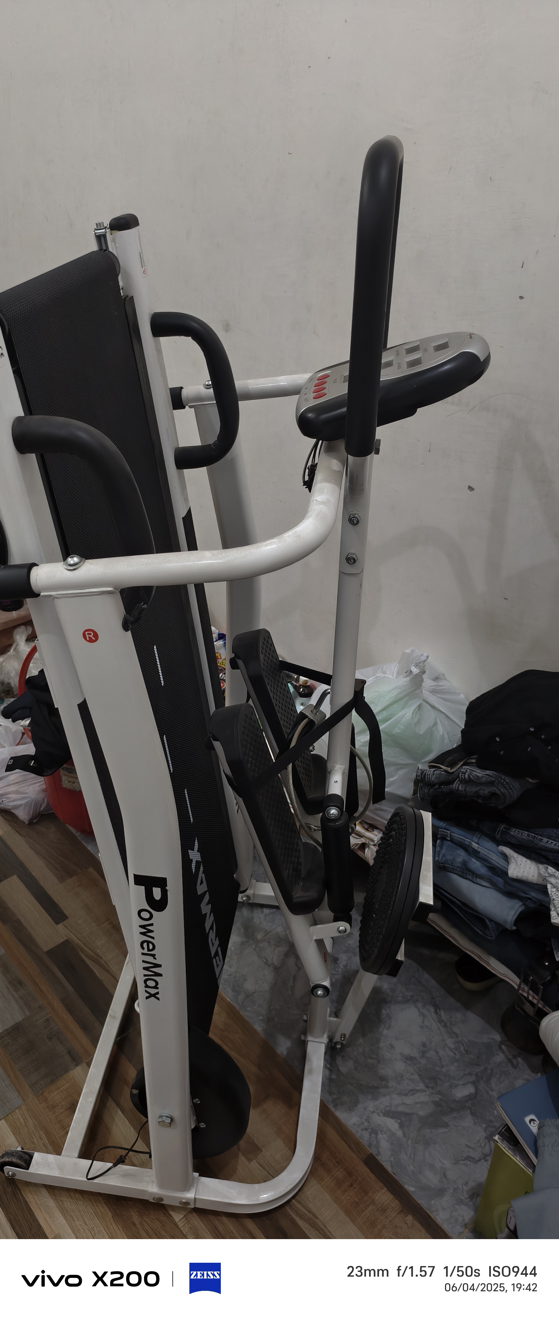 Power Max and item is totally new condition 6 month old and totally unused condition available for sale