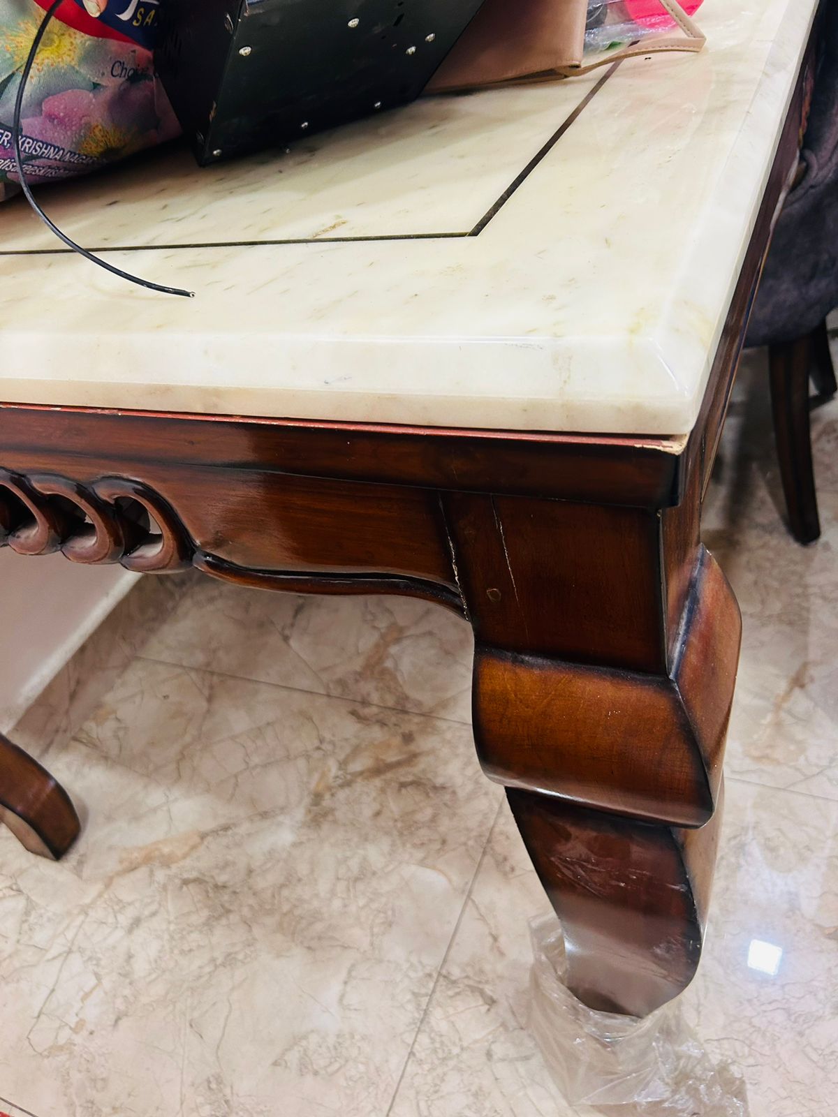 Dinning table available for sale