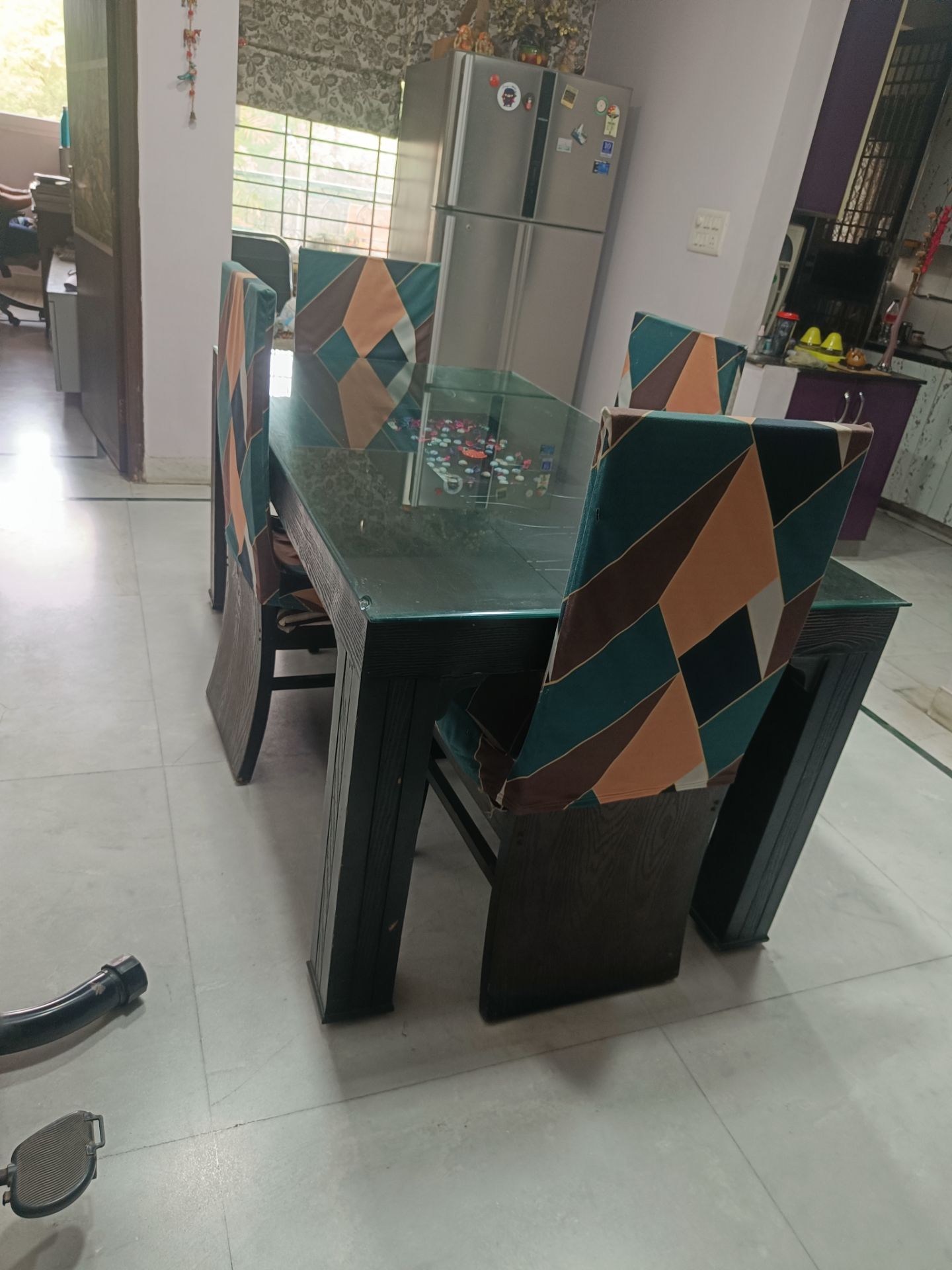 6 seater dining table with 5 chair available for sale