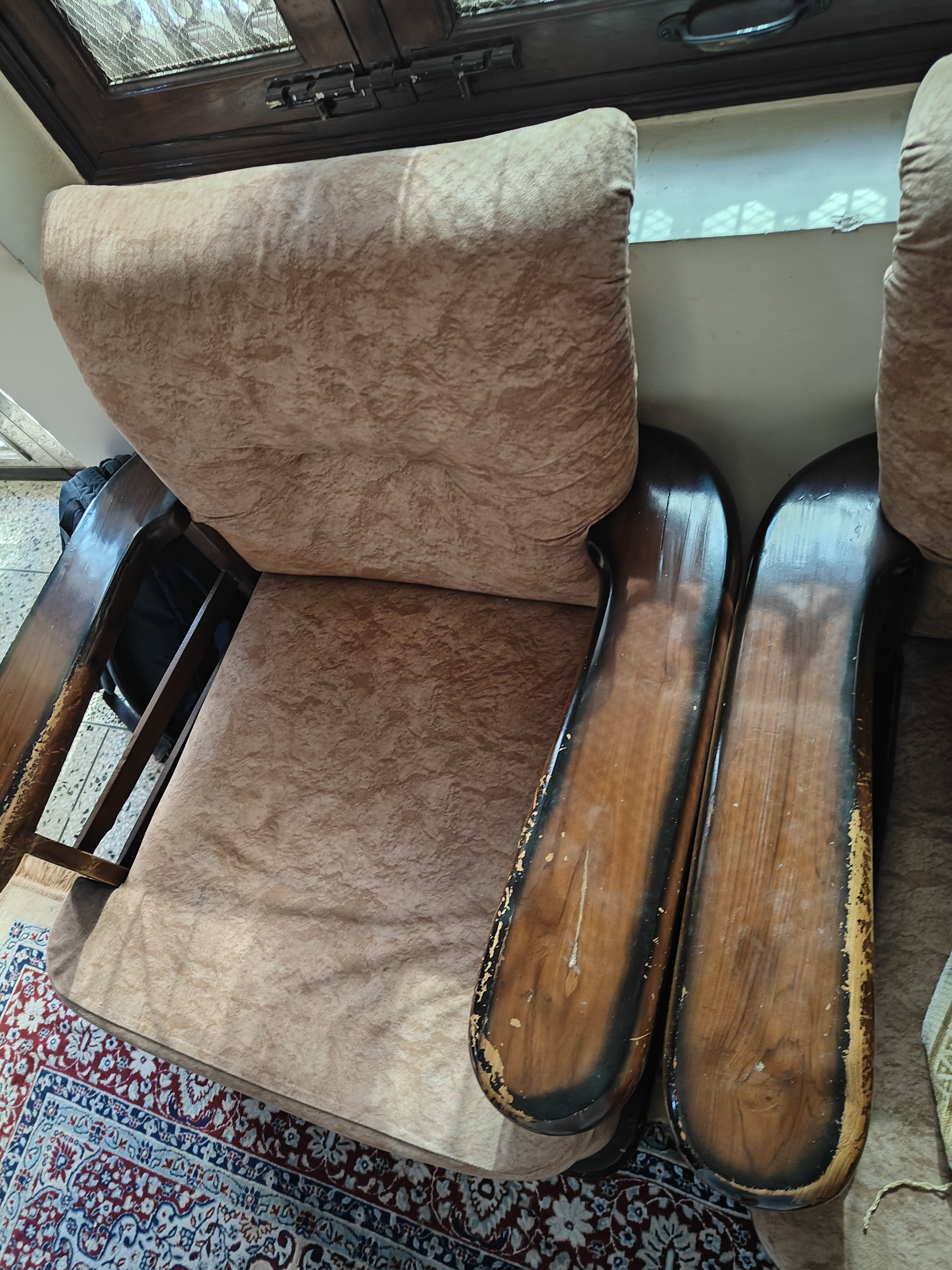 Old and used Sofa Set available for sale