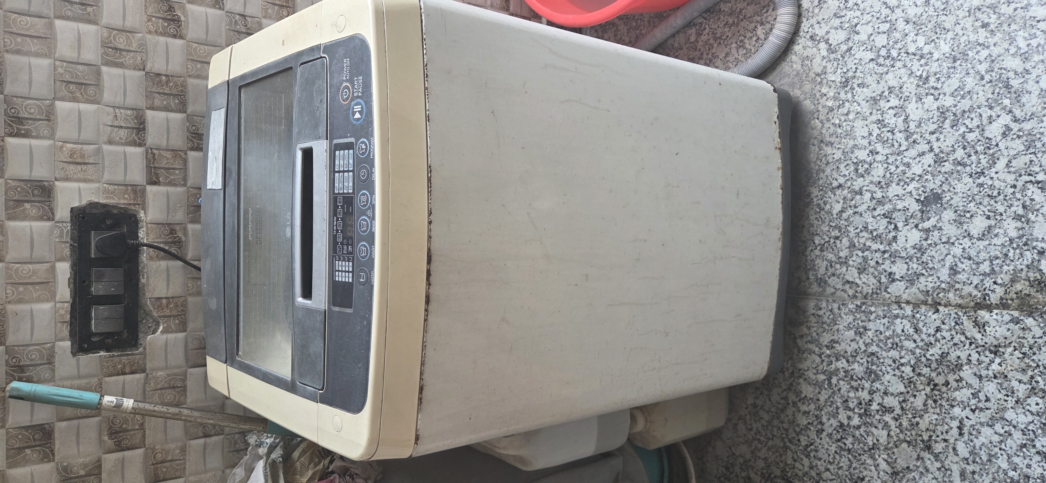 LG Fully automatic Washing Machine available for sale