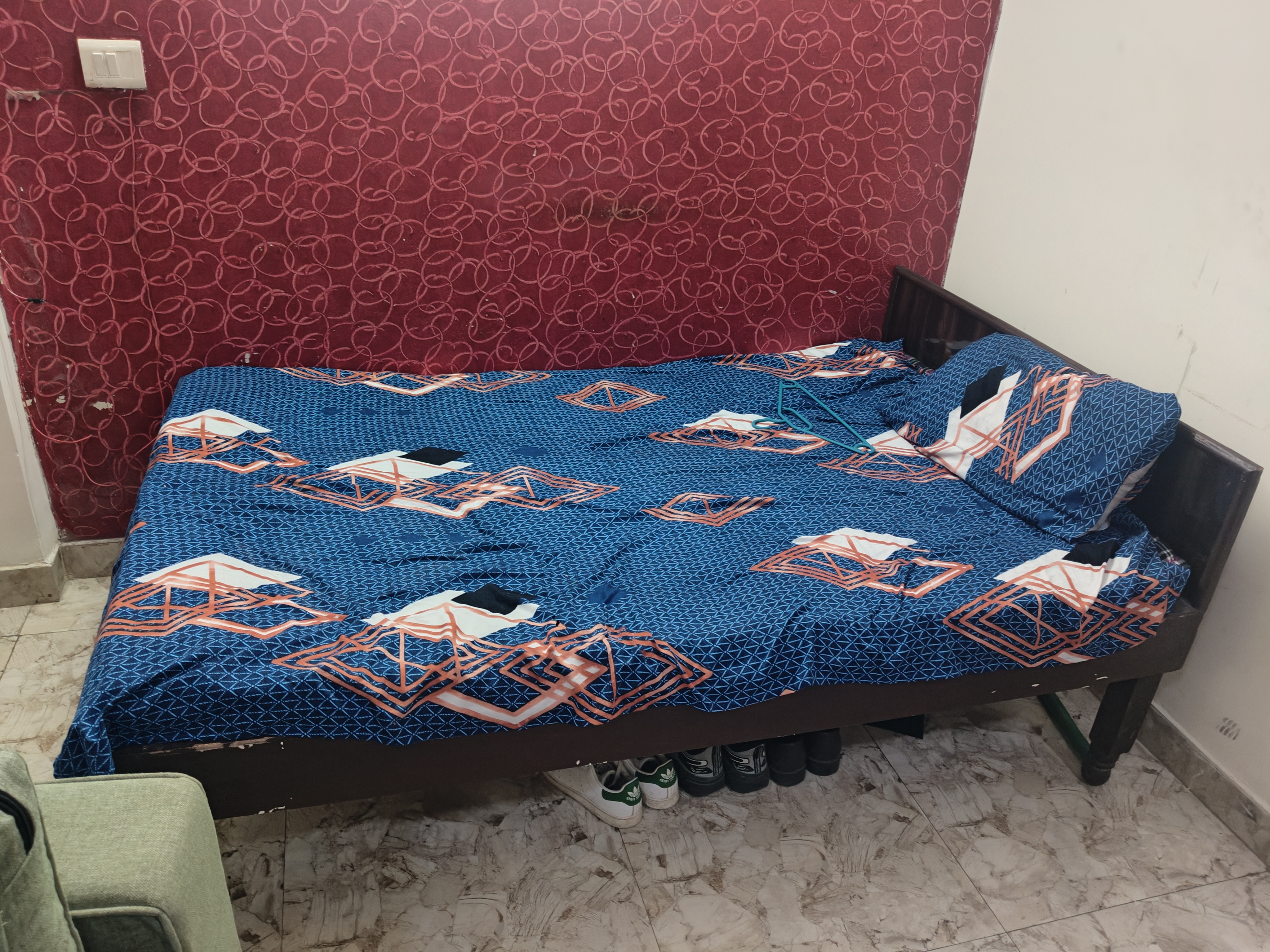 Bed 4 by 6 available for sale