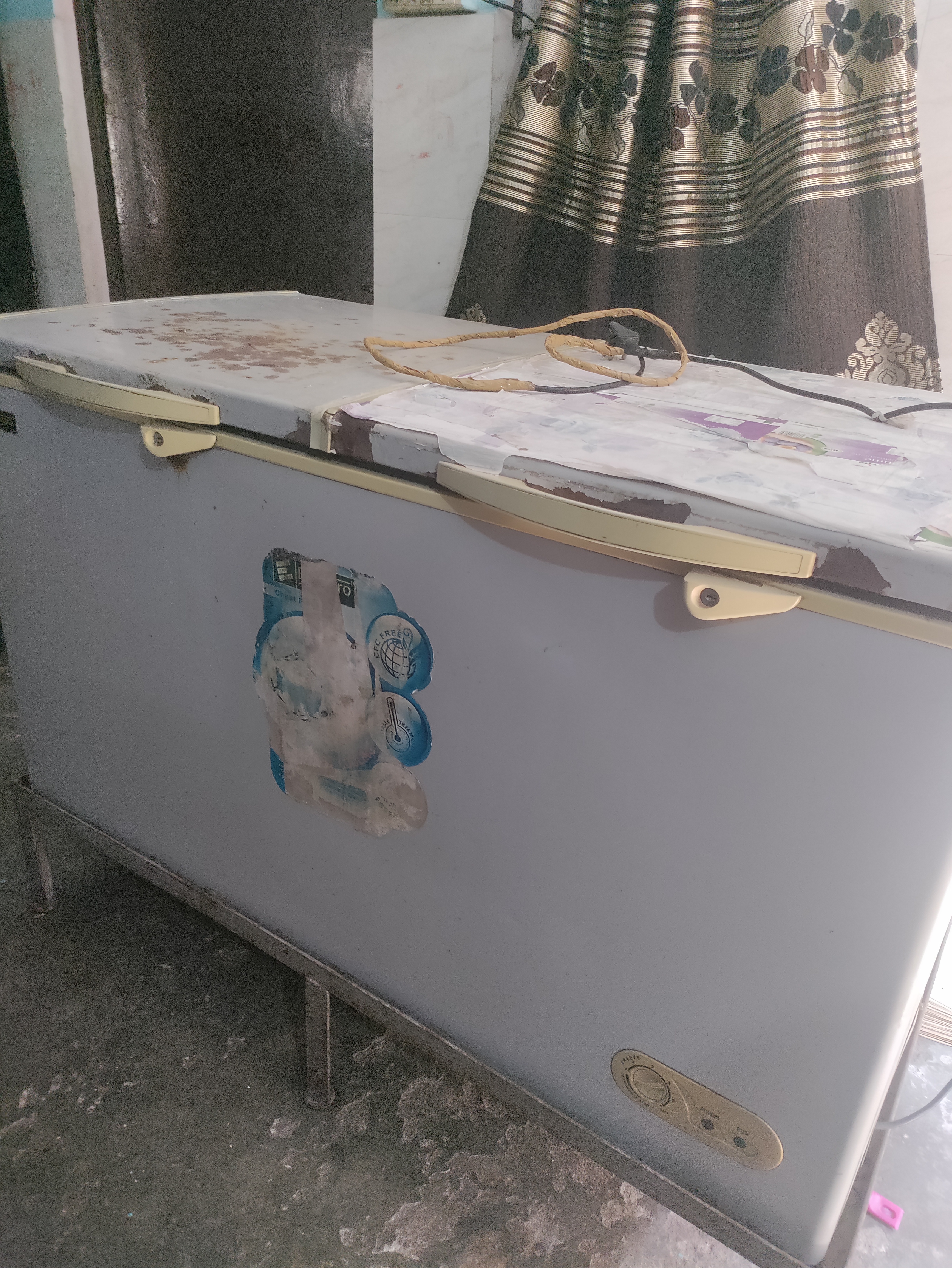 Deep fridge Fridge available for sale