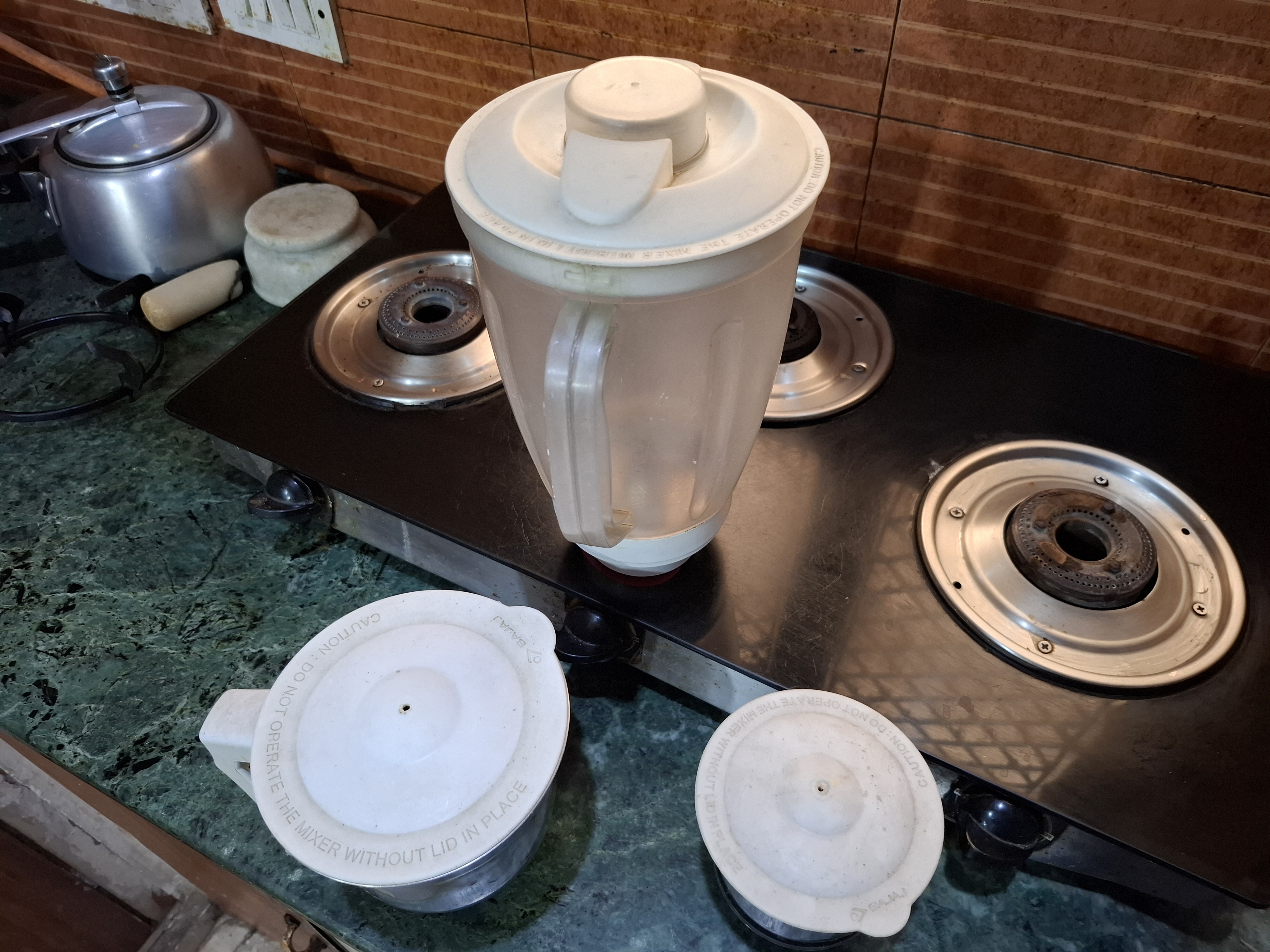 Juicer mixer and electric kettle available for sale