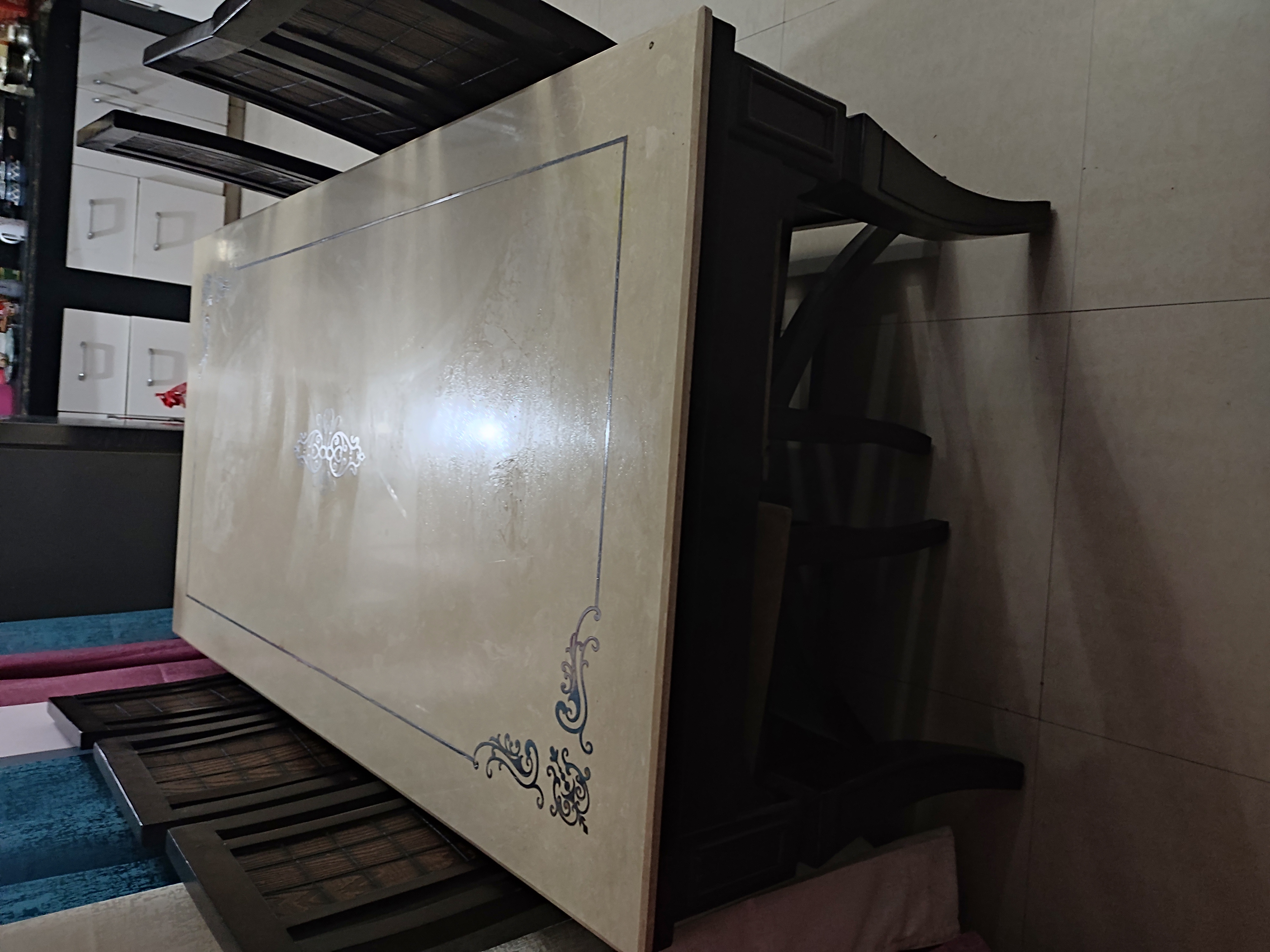 Dinning table available for sale