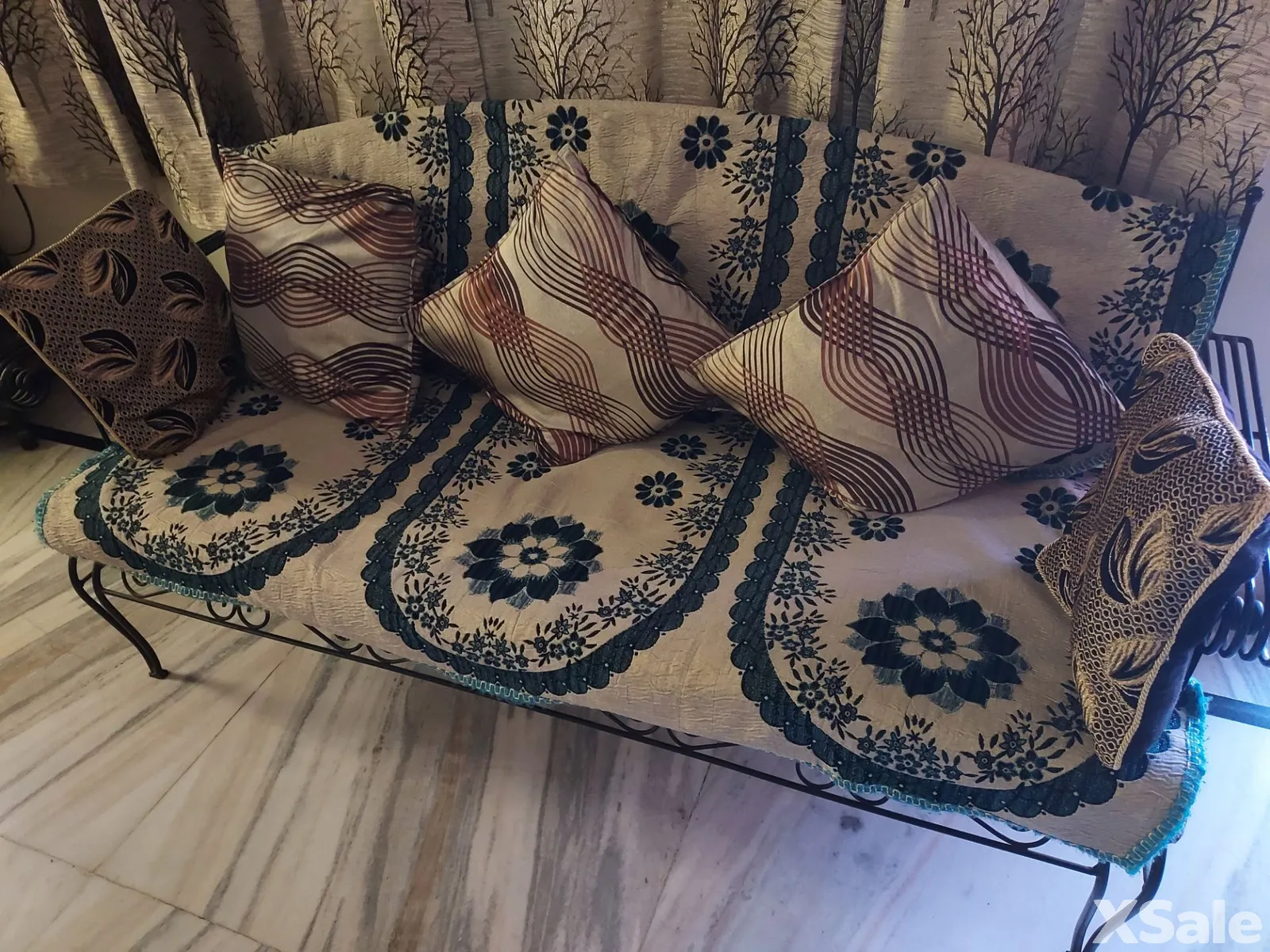 5 seater sofa + Central table