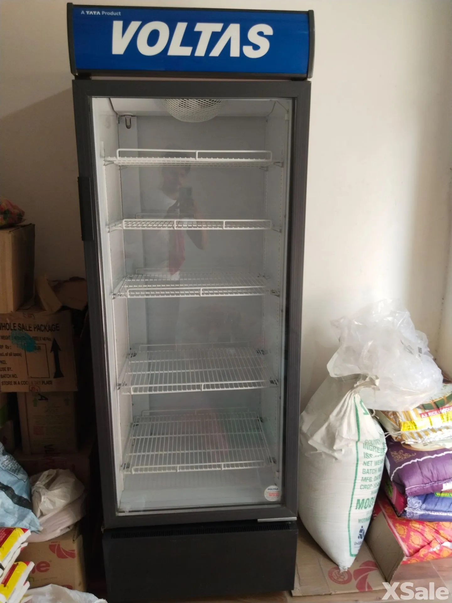 Voltas singal door fridge in good condition 