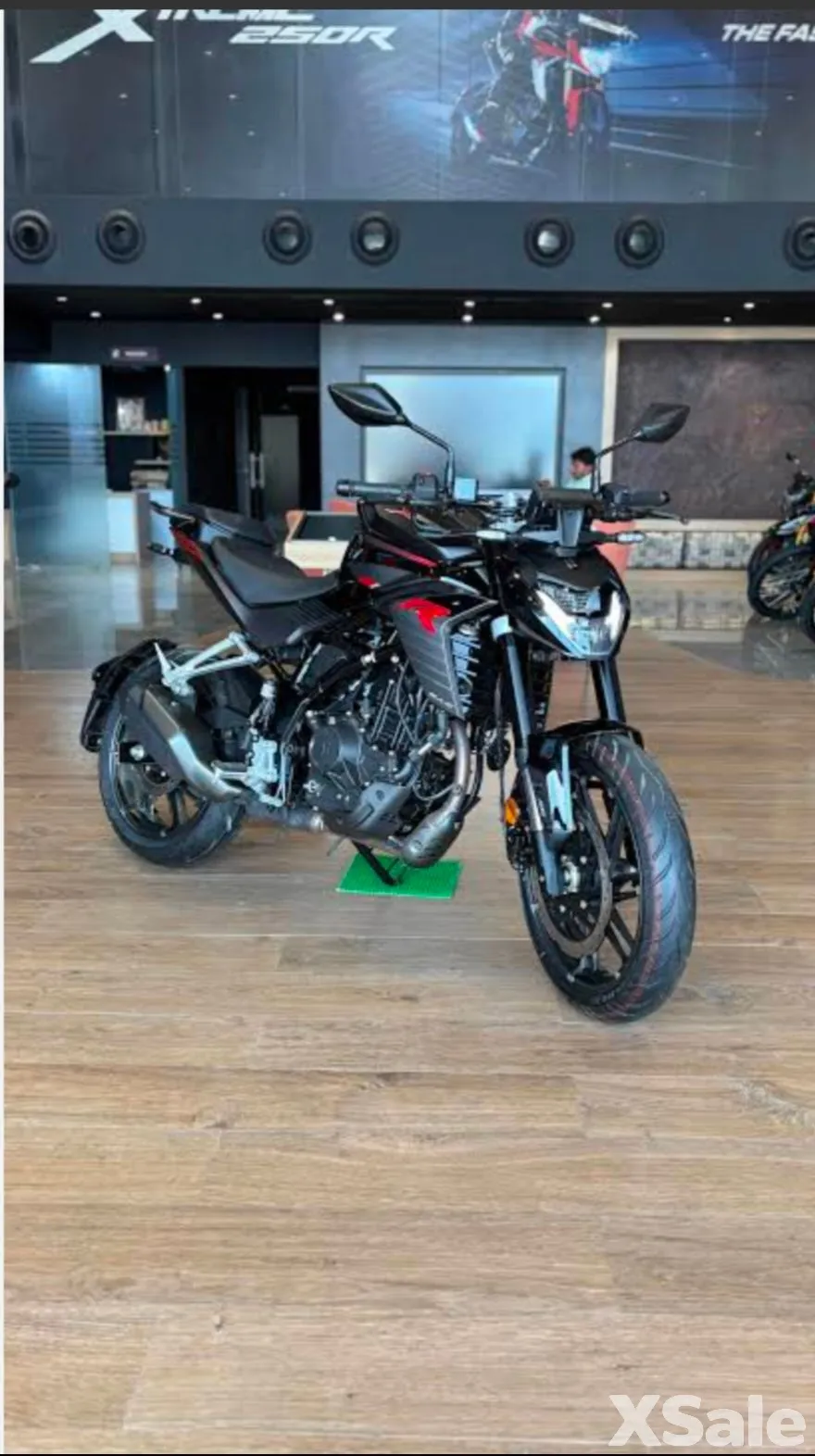 Extreme 250R good condition model 2025 only 8600km chali hui hai