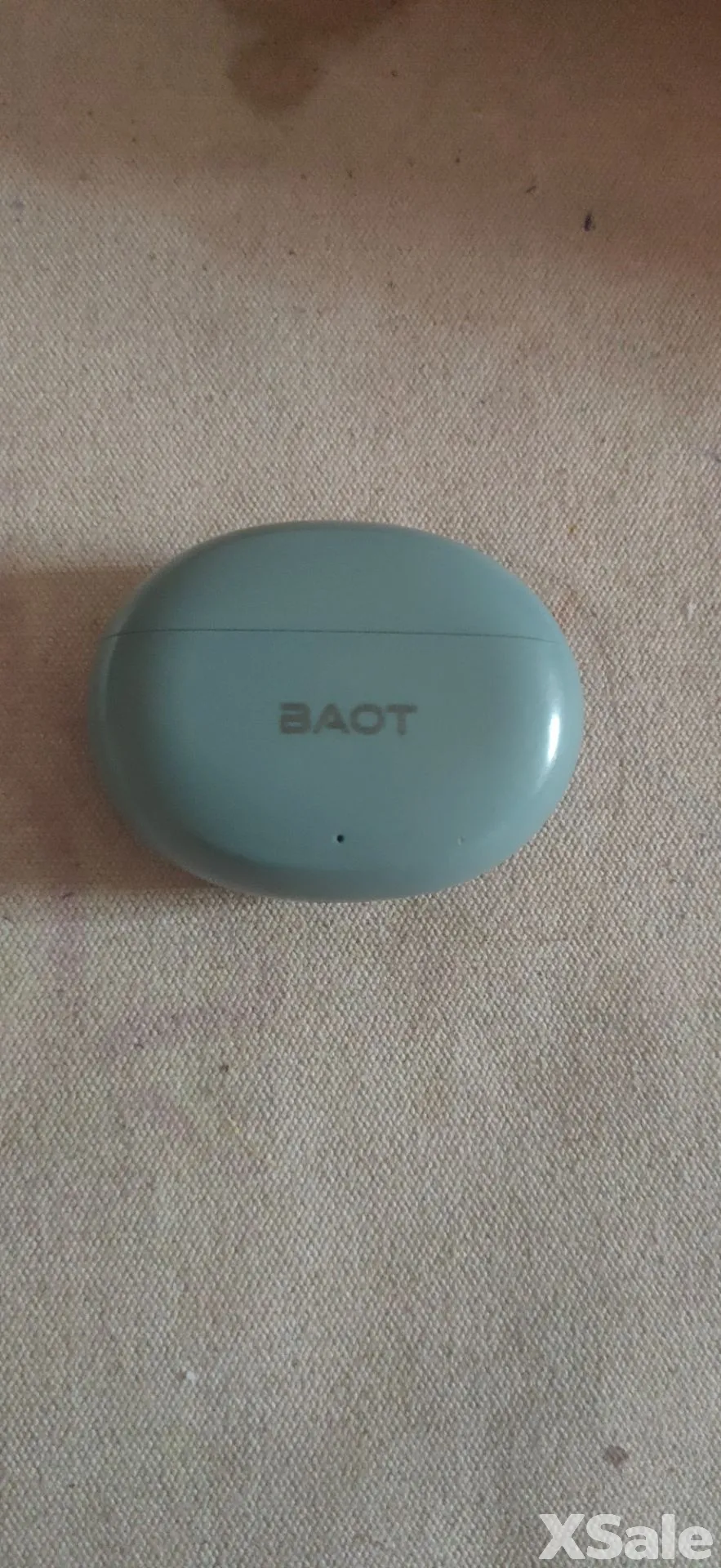 Uska battery backup bahut achcha hai sound quality bhi acchi hai