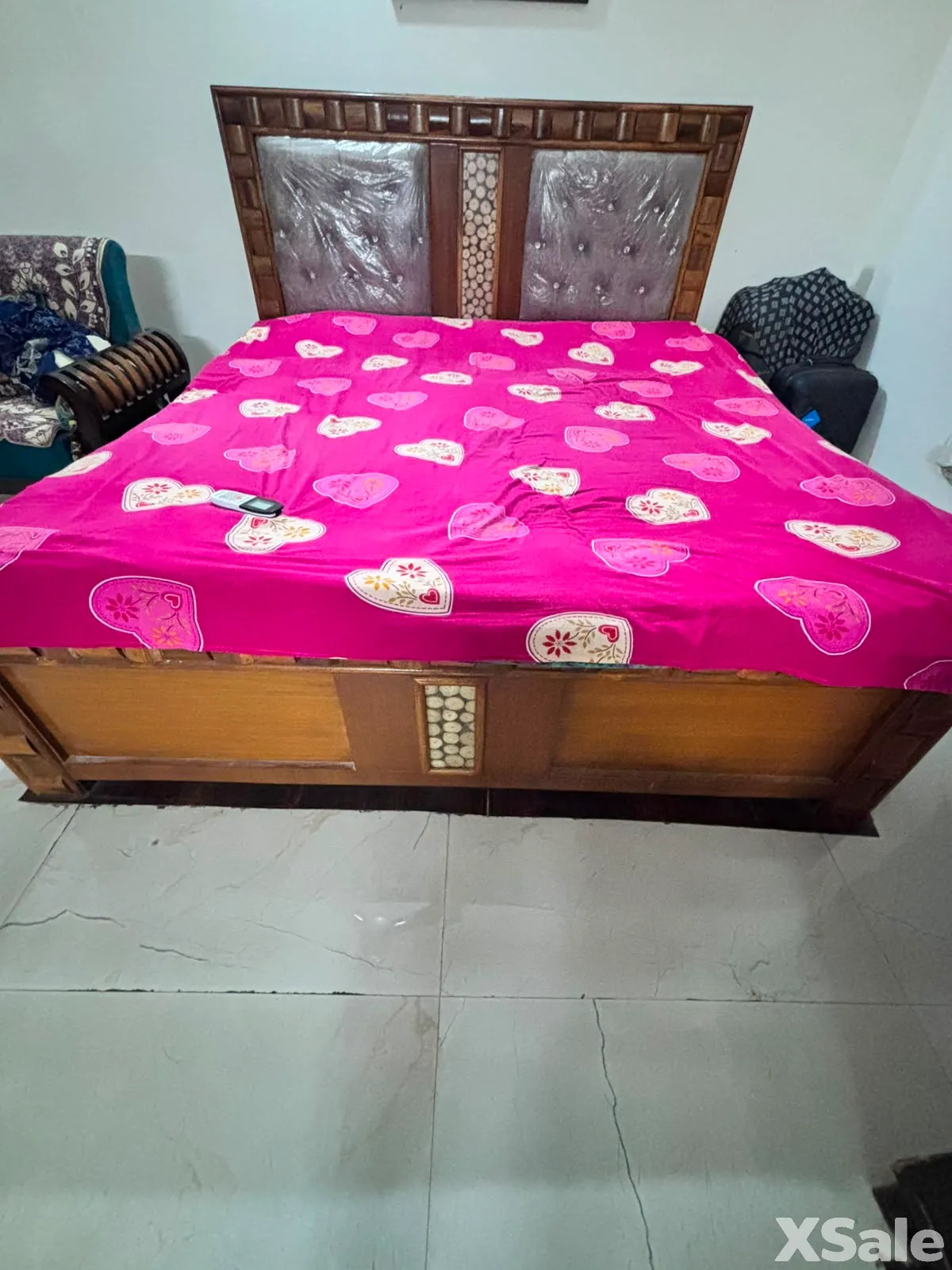 King size double bed with storage box
