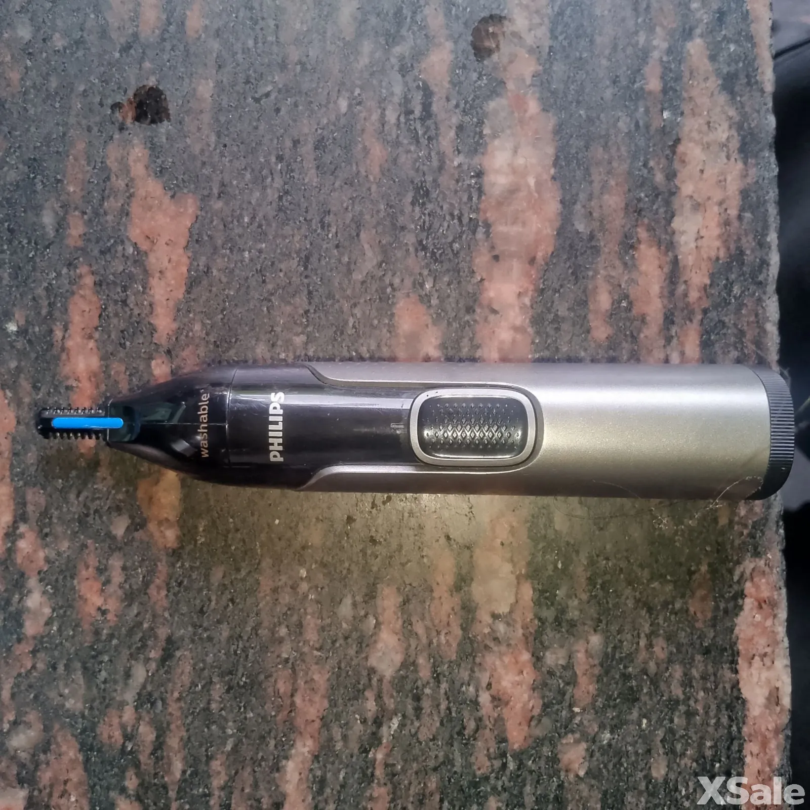 Philips trimmer with nose cap