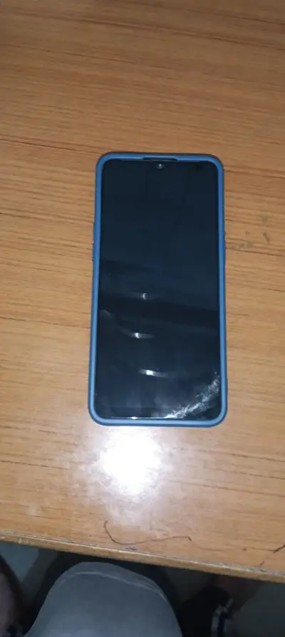 Is phone mein koi bhi dikkat nahin hai or aur iski display bhi smooth 
