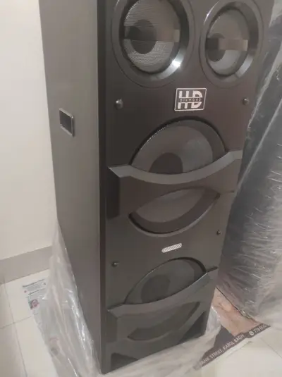 Home theatre 2.0  2 tawar hai in dono tawar me 10 inch ke 2 wofar hai 
