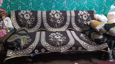 Sofa and table in good condition in Karol bagh