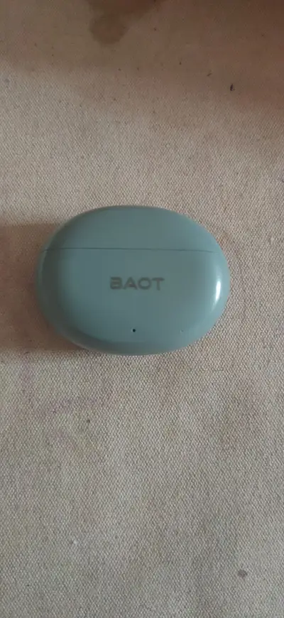 Uska battery backup bahut achcha hai sound quality bhi acchi hai