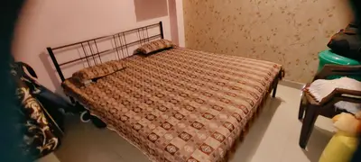 King sized bed + 2 free mattresses high quality portable bed